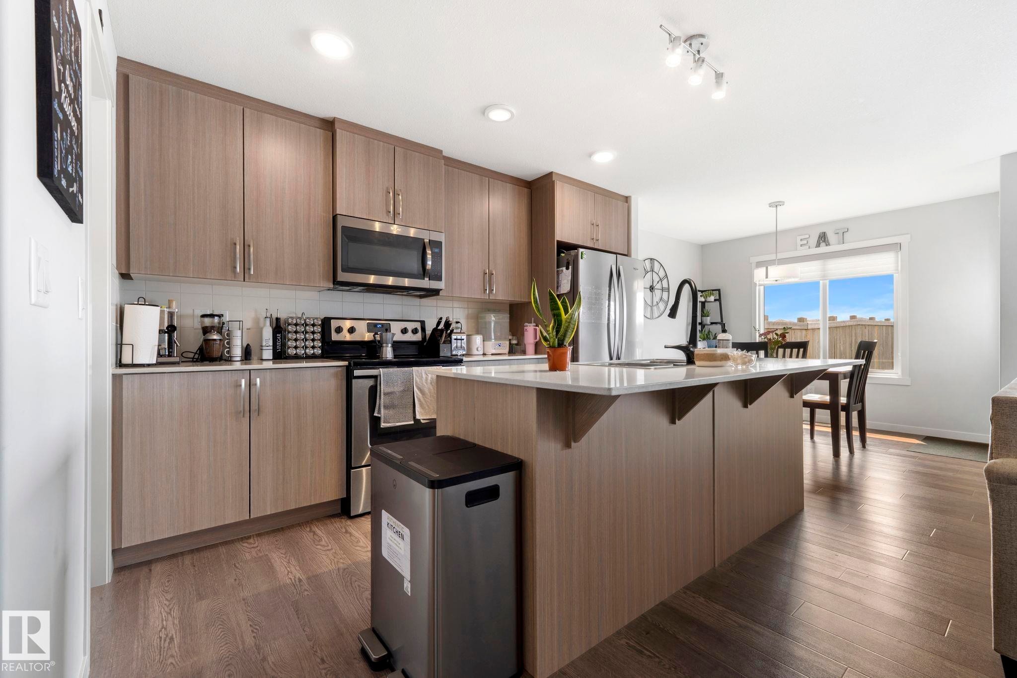 17308 49 Street Nw, Edmonton, AB - Indoor Photo Showing Kitchen With Upgraded Kitchen