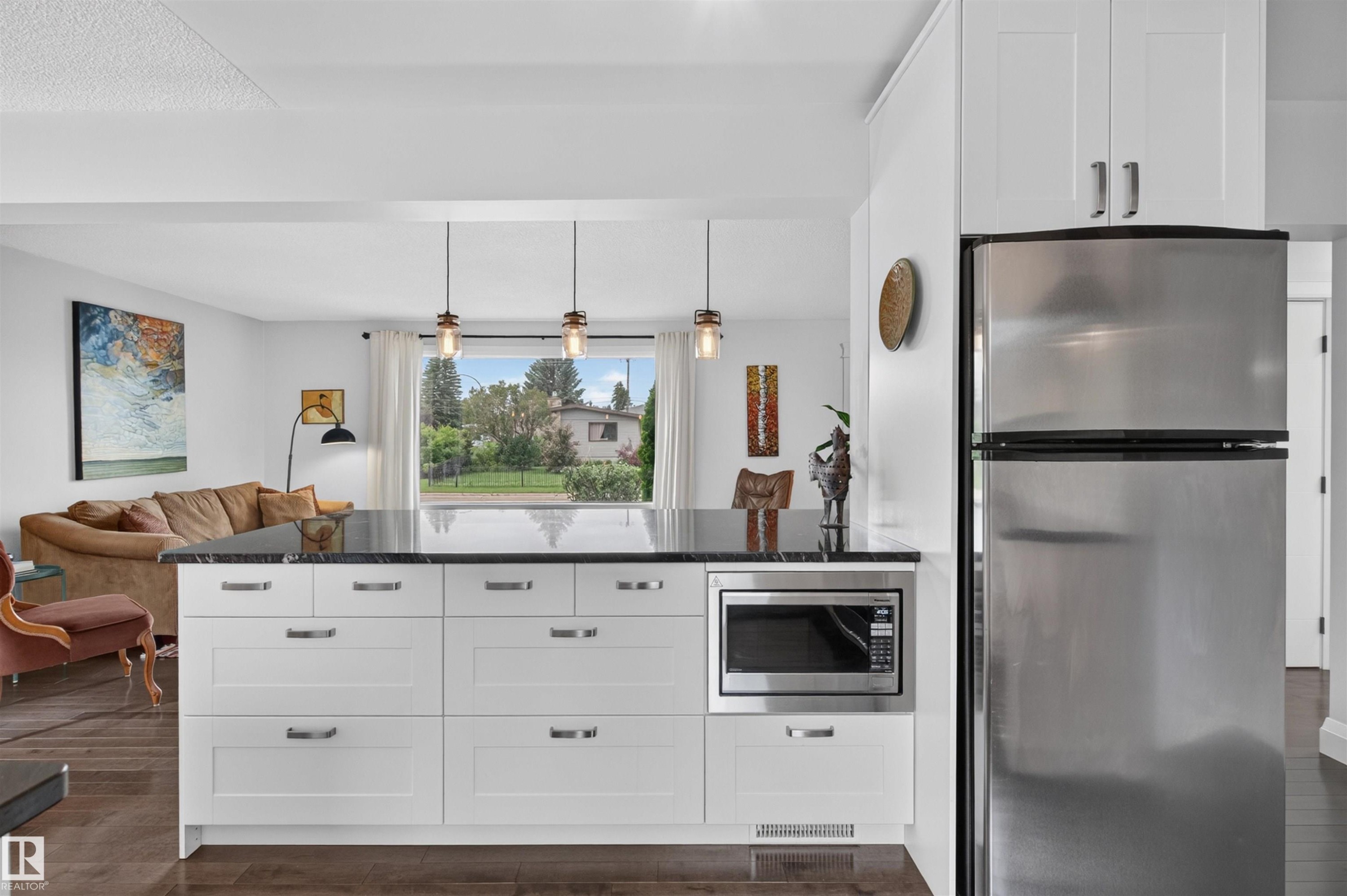8603 73 Street Nw, Edmonton, AB - Indoor Photo Showing Kitchen