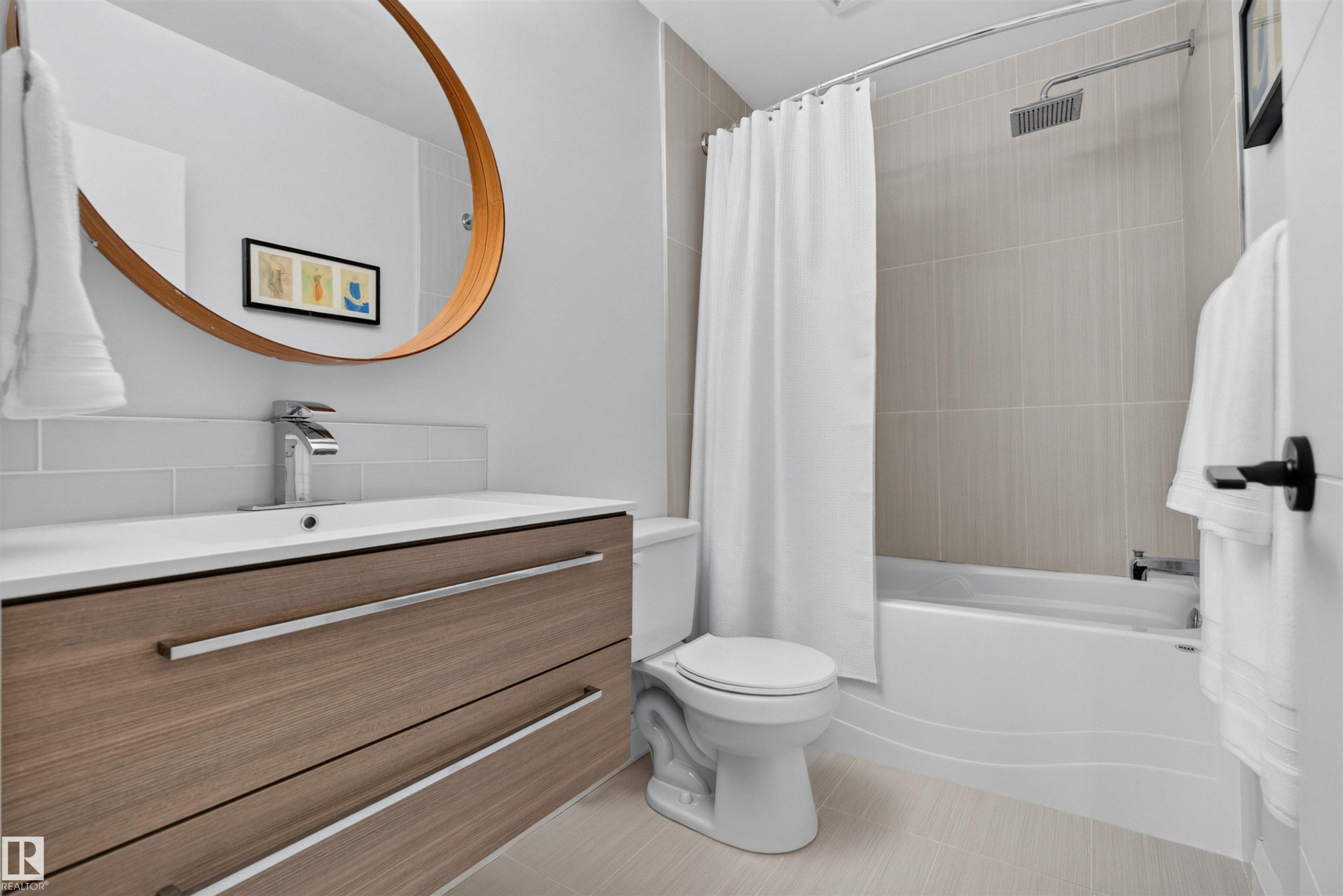 8603 73 Street Nw, Edmonton, AB - Indoor Photo Showing Bathroom