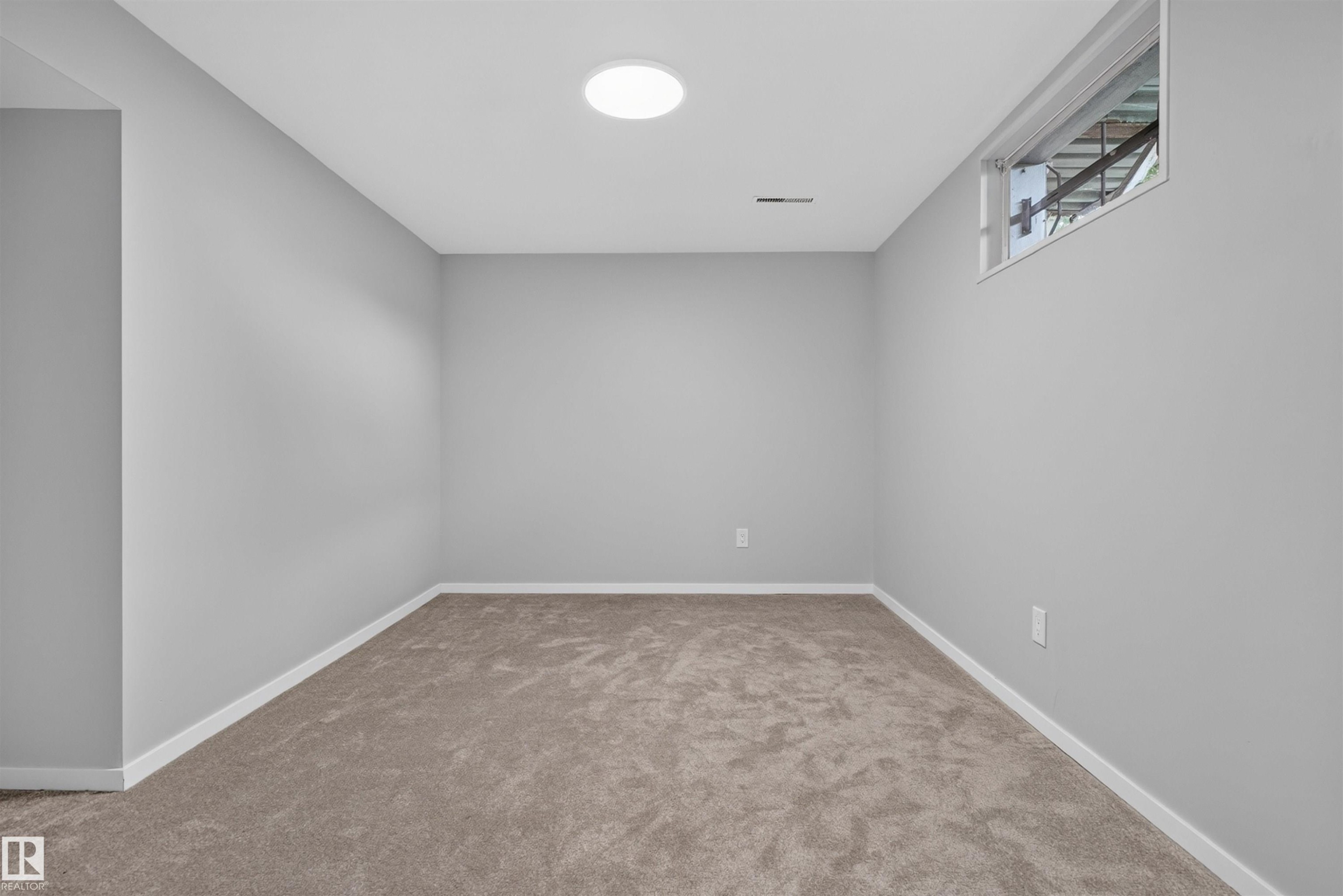 8603 73 Street Nw, Edmonton, AB - Indoor Photo Showing Other Room