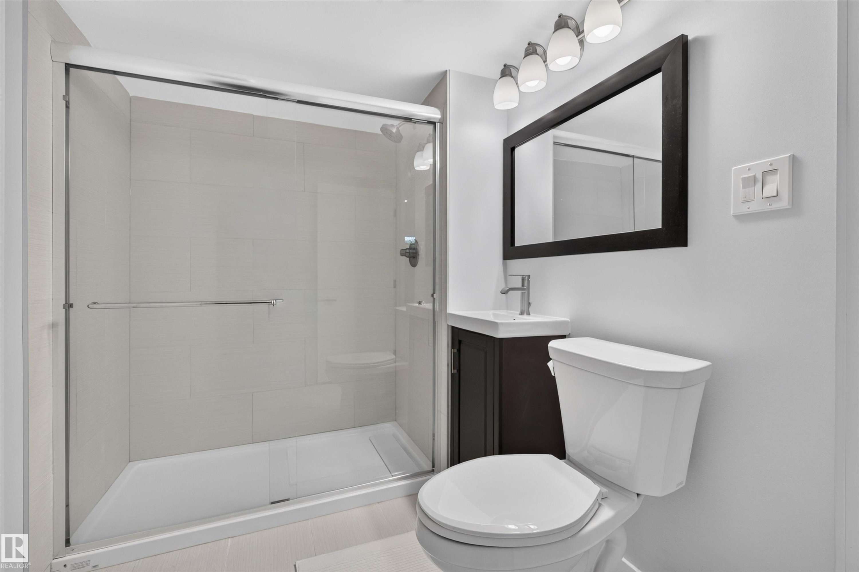 8603 73 Street Nw, Edmonton, AB - Indoor Photo Showing Bathroom