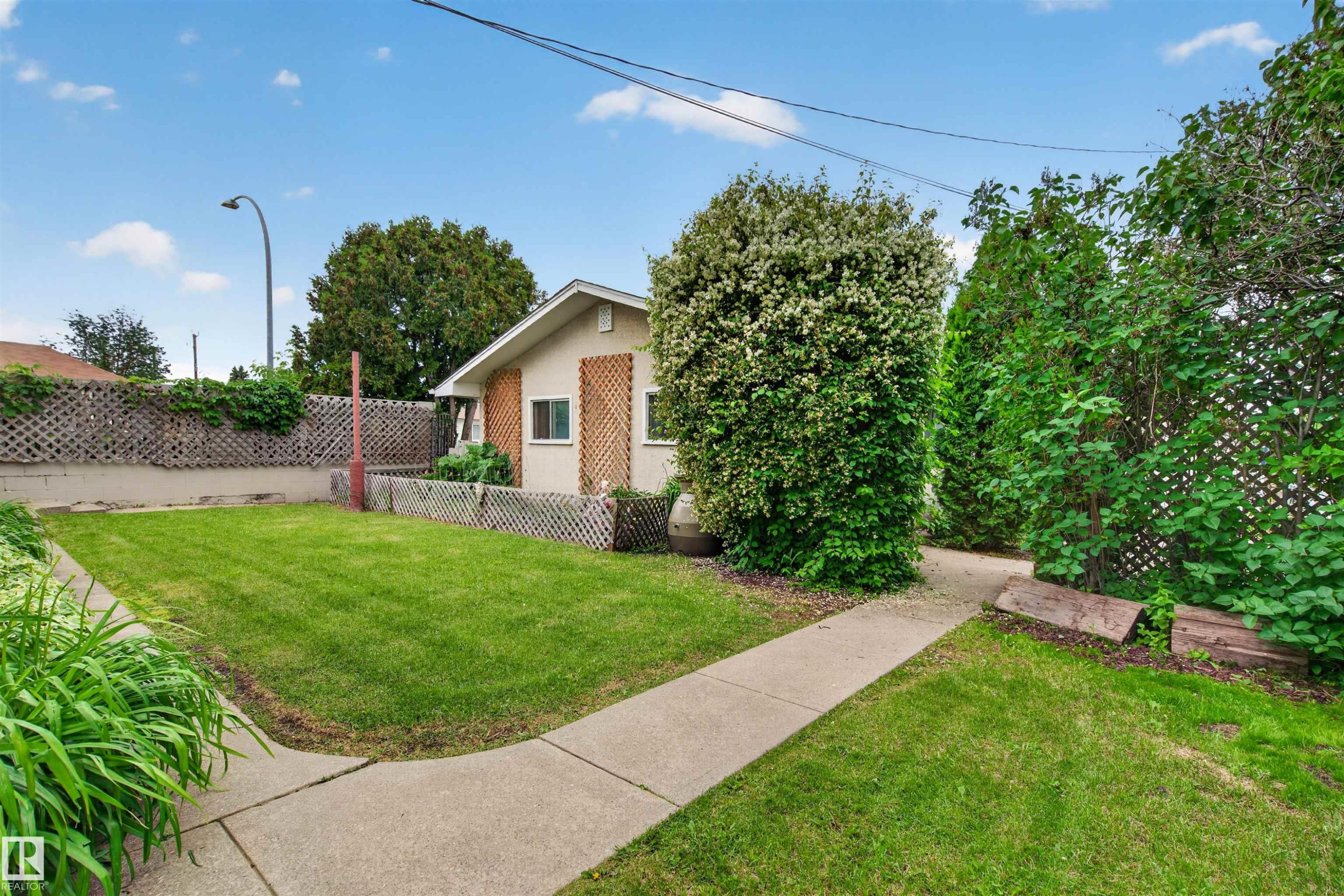 8603 73 Street Nw, Edmonton, AB - Outdoor