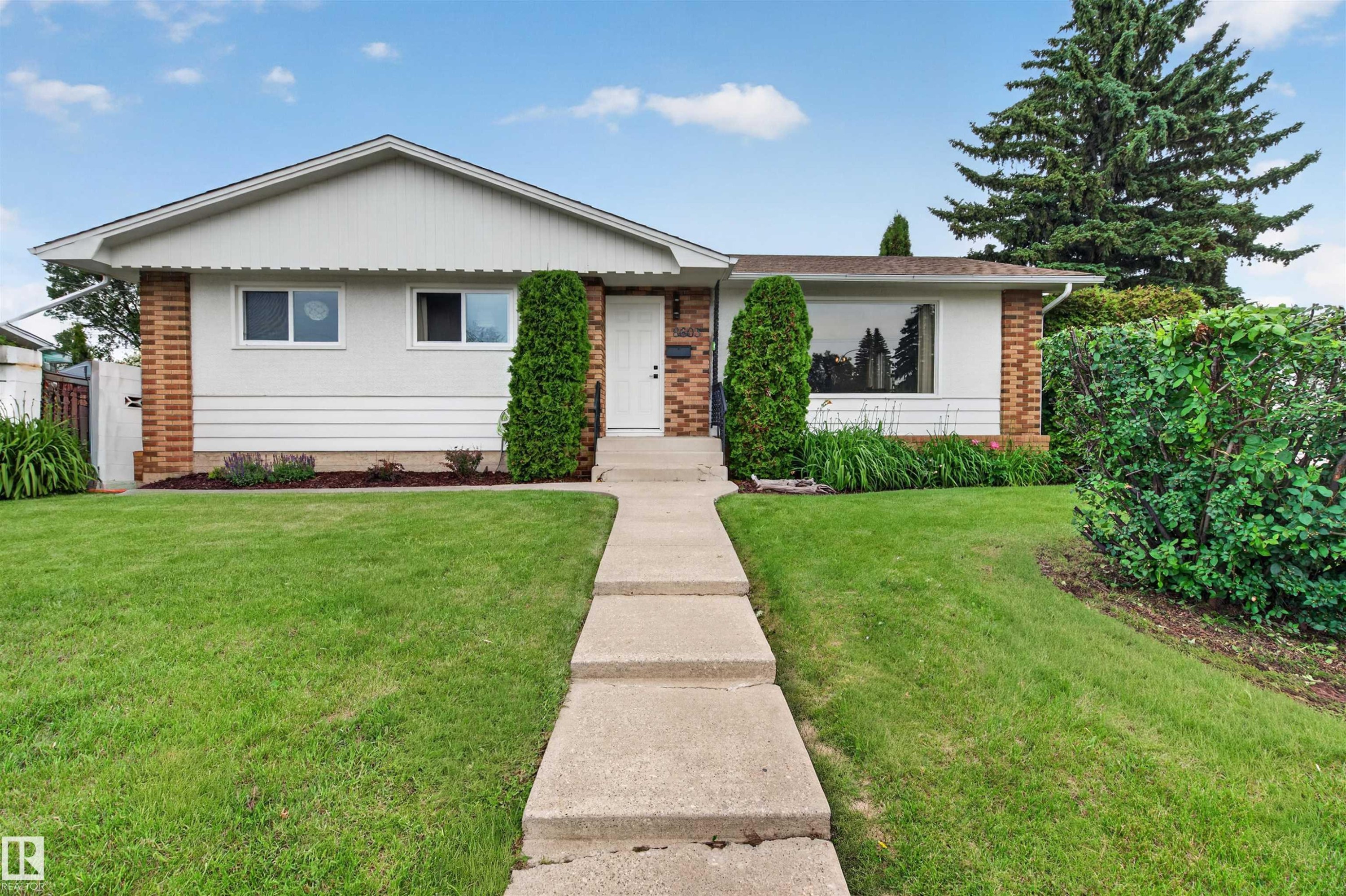 8603 73 Street Nw, Edmonton, AB - Outdoor