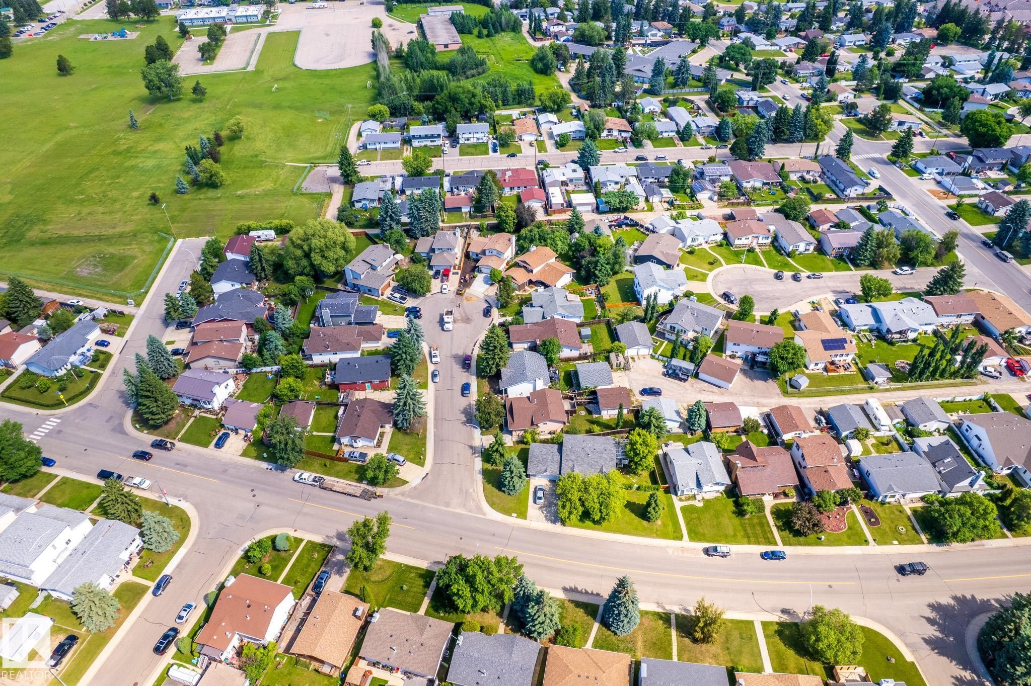 Aerial perspective showcasing a residential neighborhood with varied home styles - 3 Glenforest Crescent, Stony Plain, AB