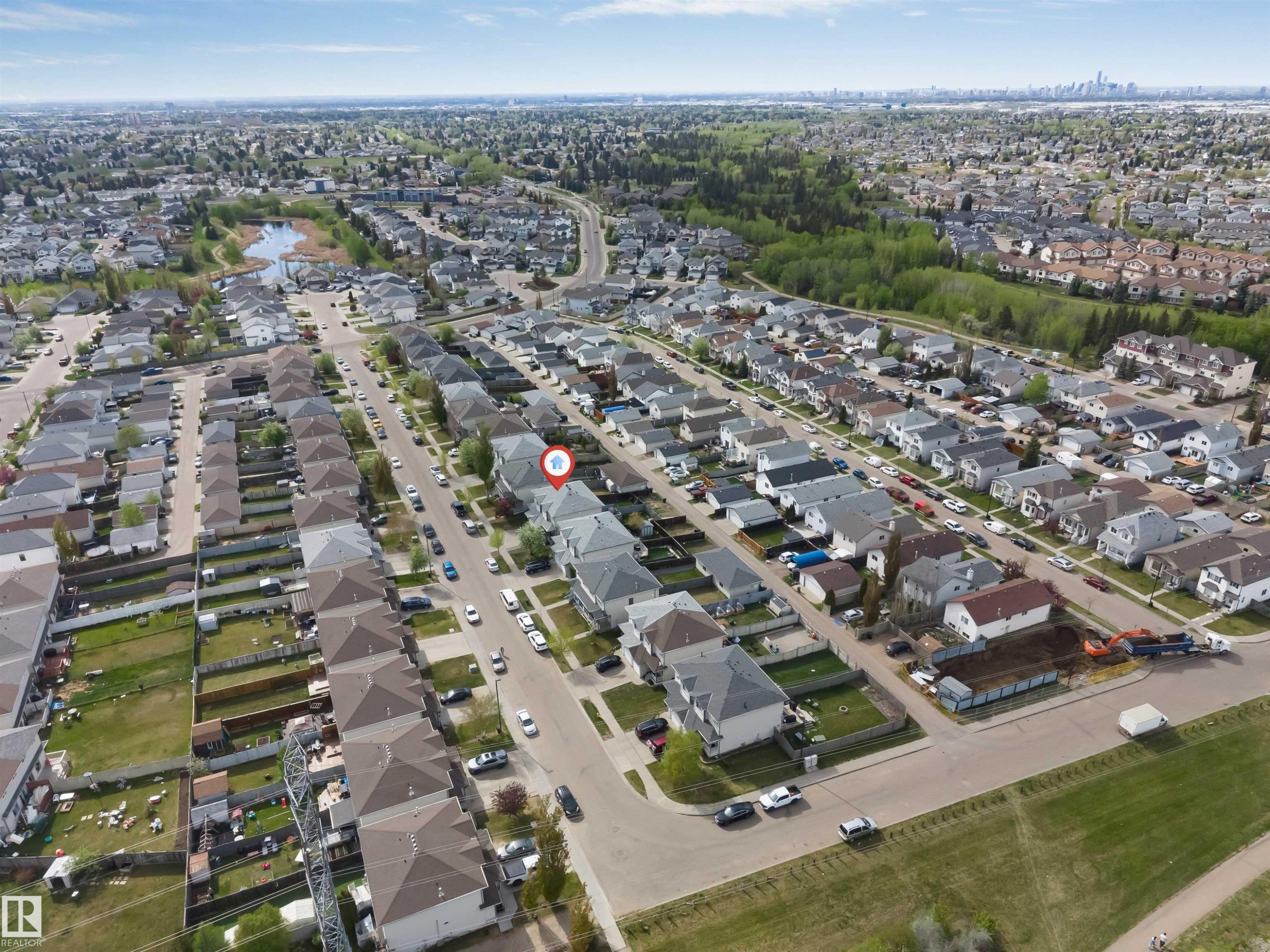 Suburban residential area with detached properties, mature trees, and a visible pond feature - 3032 31 Avenue, Edmonton, AB - Outdoor With View