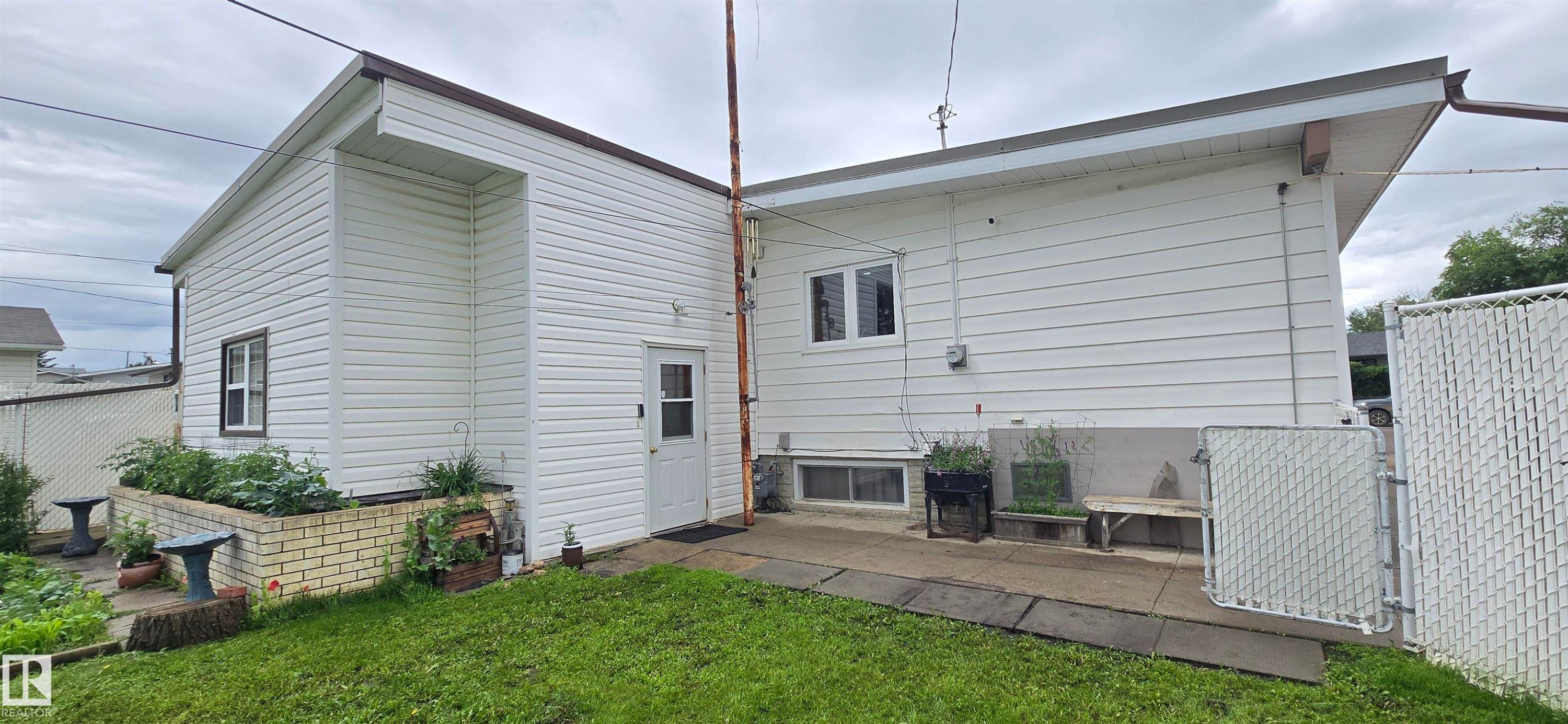 Exterior featuring white horizontal siding - 5304 49 Street, Two Hills, AB - Outdoor With Exterior
