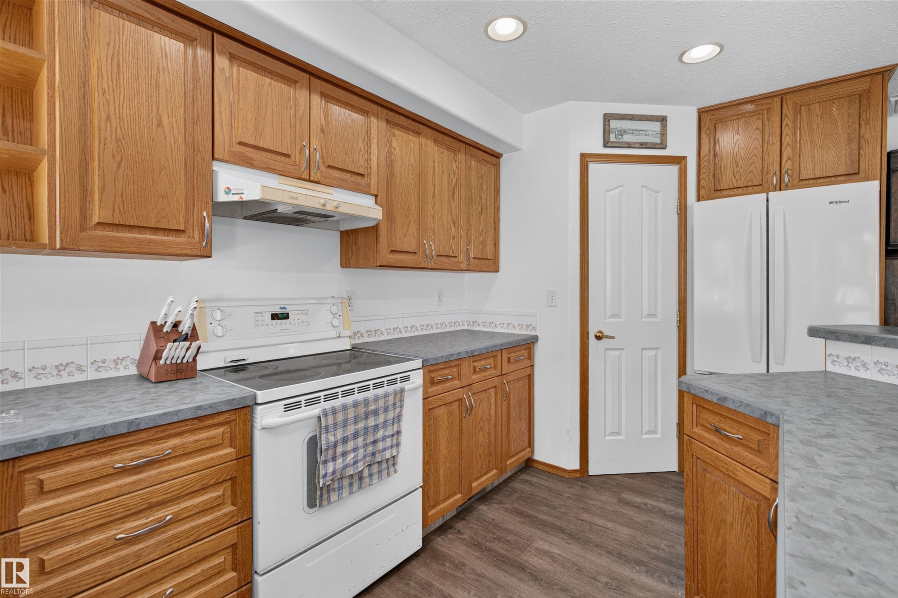 6000 54 Avenue, Camrose, AB - Indoor Photo Showing Kitchen