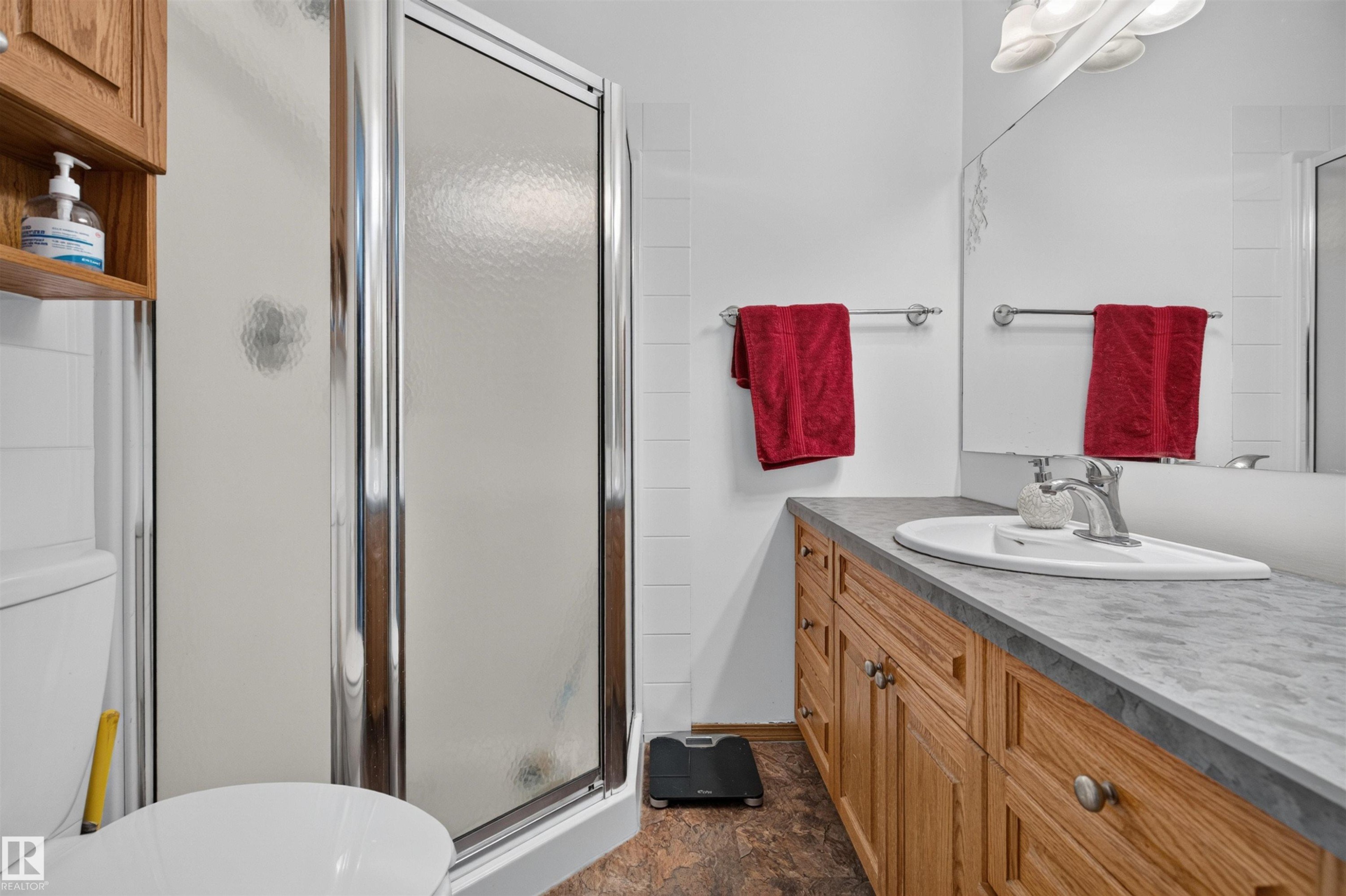 6000 54 Avenue, Camrose, AB - Indoor Photo Showing Bathroom