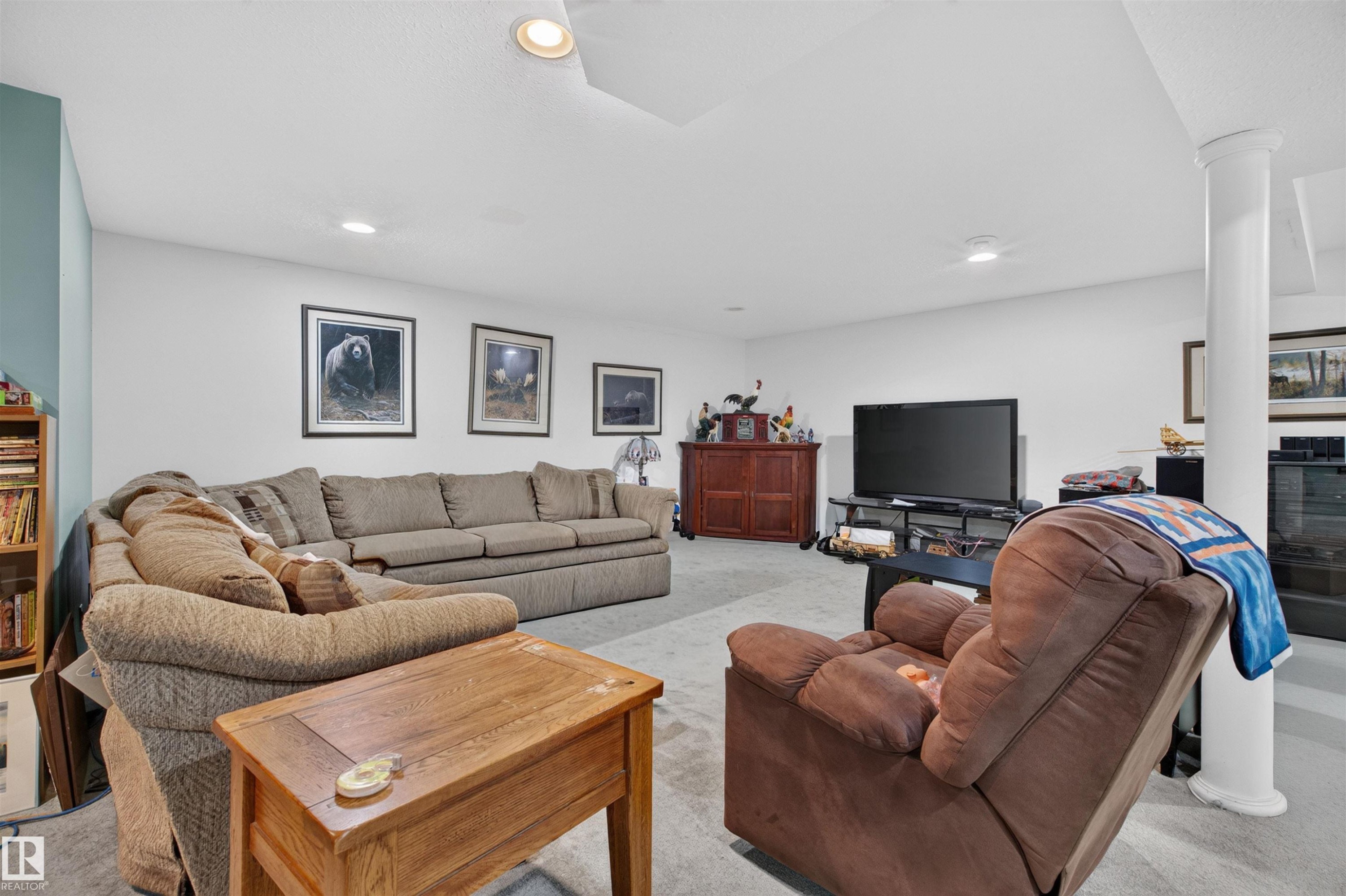 6000 54 Avenue, Camrose, AB - Indoor Photo Showing Living Room