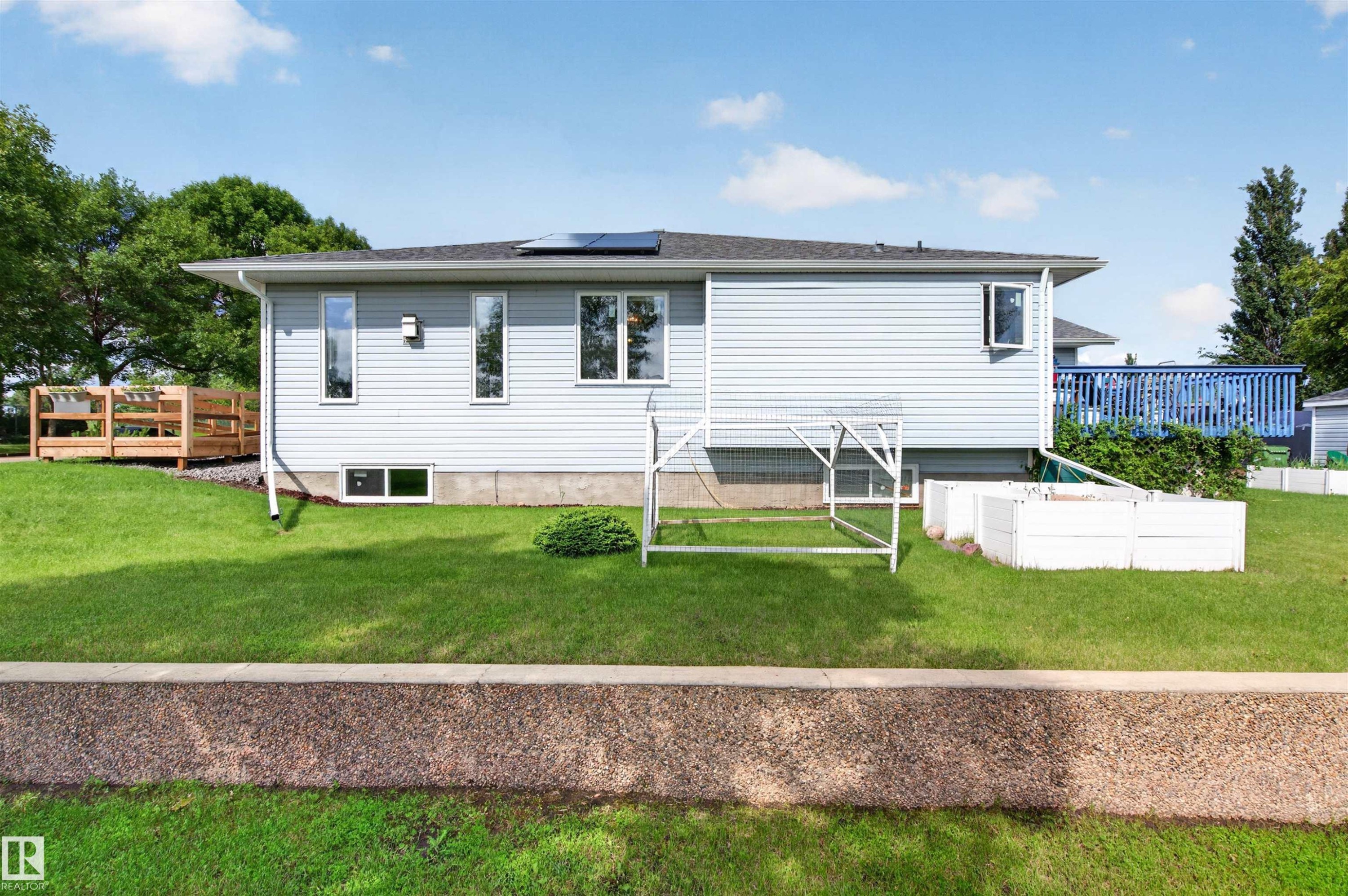6000 54 Avenue, Camrose, AB - Outdoor