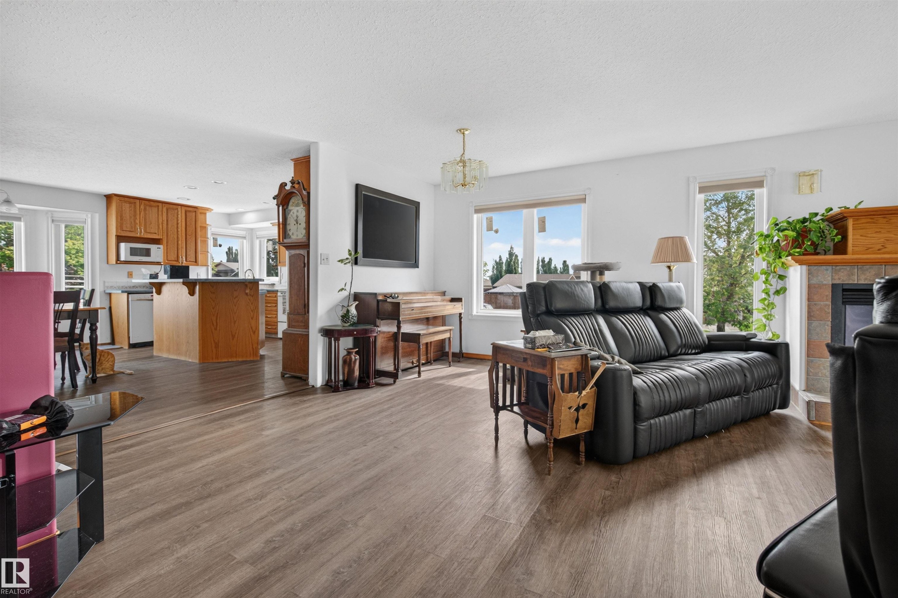 6000 54 Avenue, Camrose, AB - Indoor Photo Showing Living Room With Fireplace