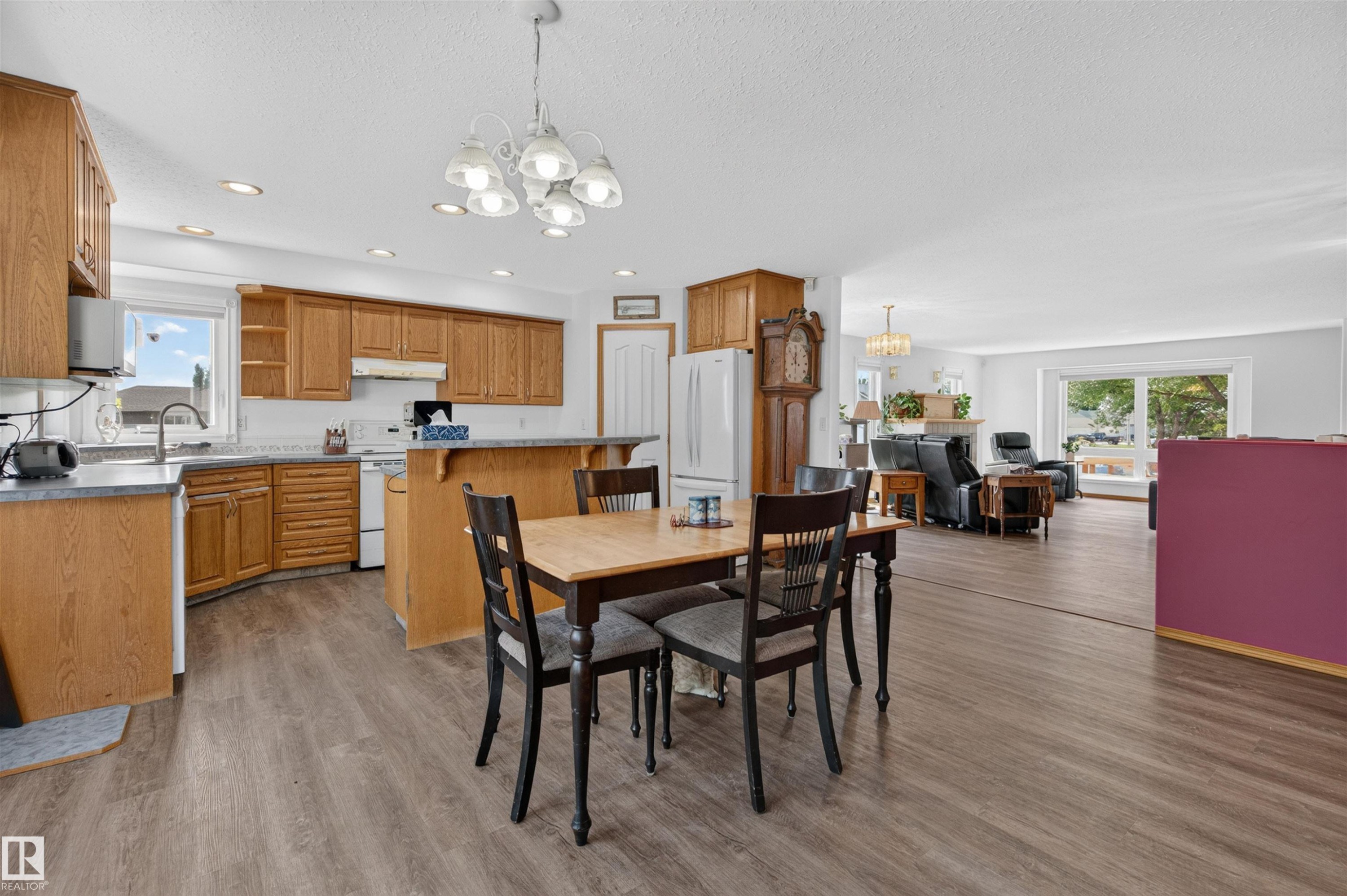 6000 54 Avenue, Camrose, AB - Indoor