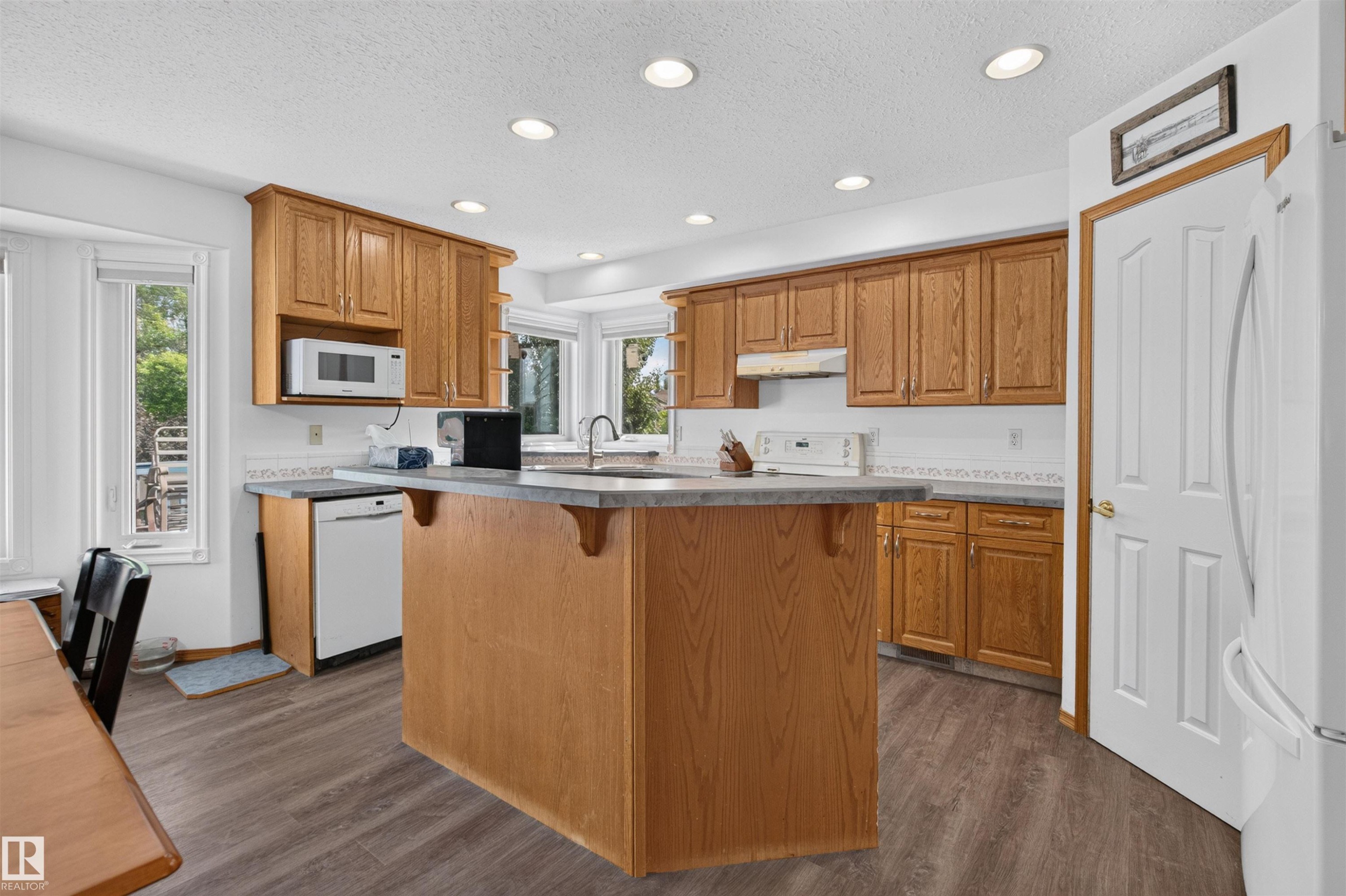 6000 54 Avenue, Camrose, AB - Indoor Photo Showing Kitchen