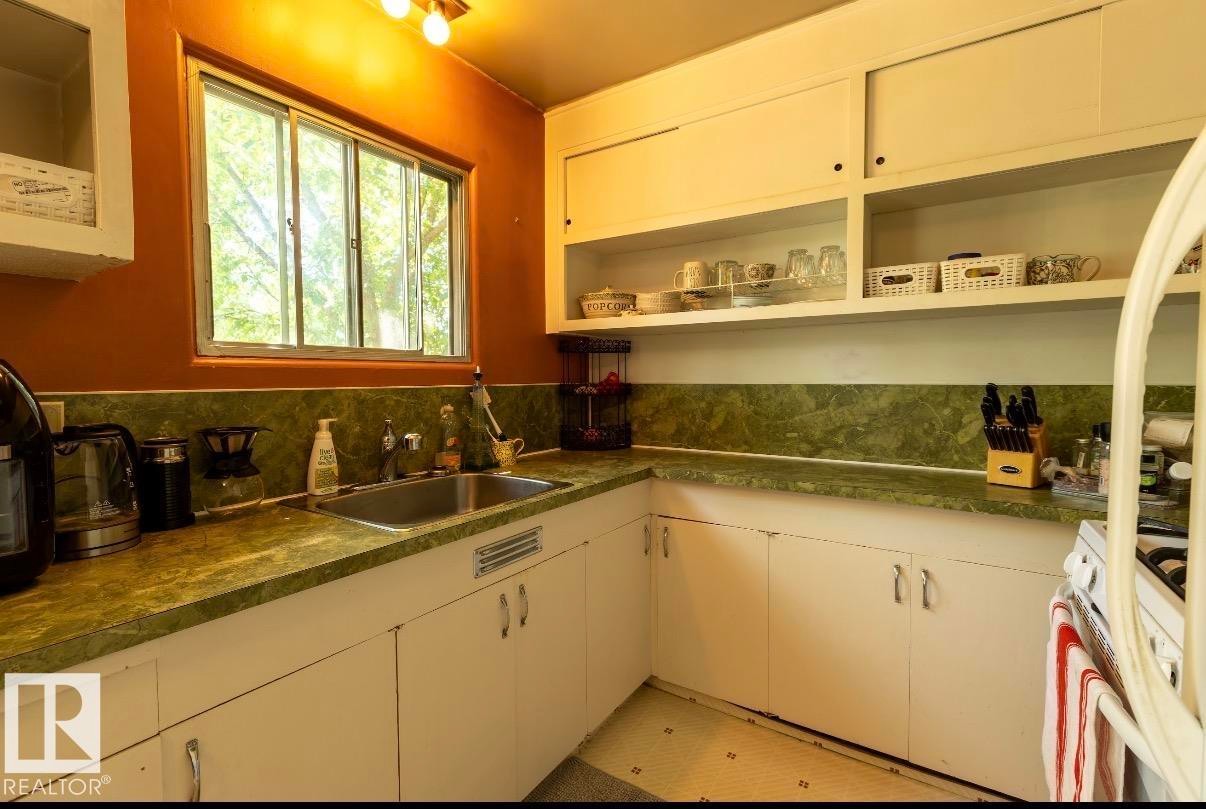Kitchen - 8719 67 Avenue Nw, Edmonton, AB - Indoor Photo Showing Kitchen