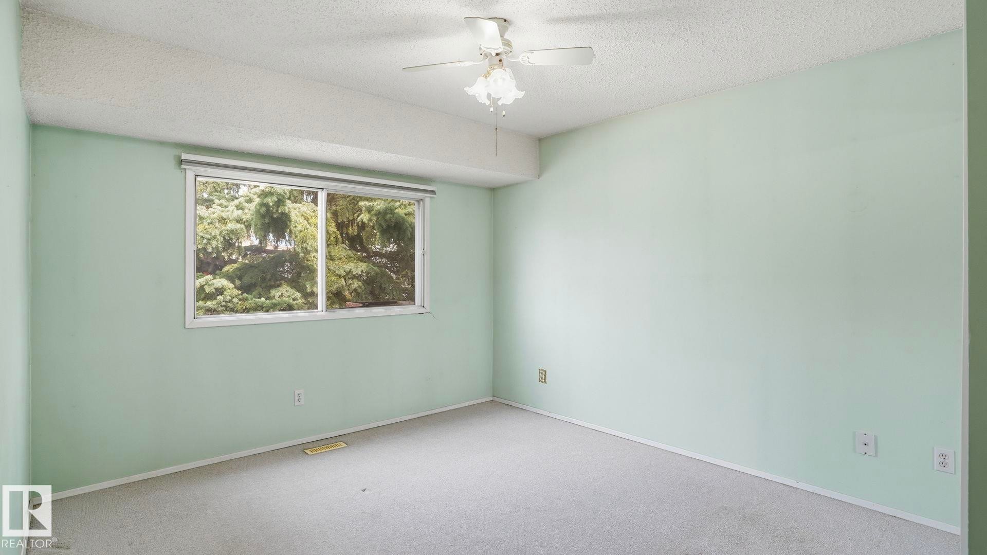9834 167A Avenue, Edmonton, AB - Indoor Photo Showing Other Room