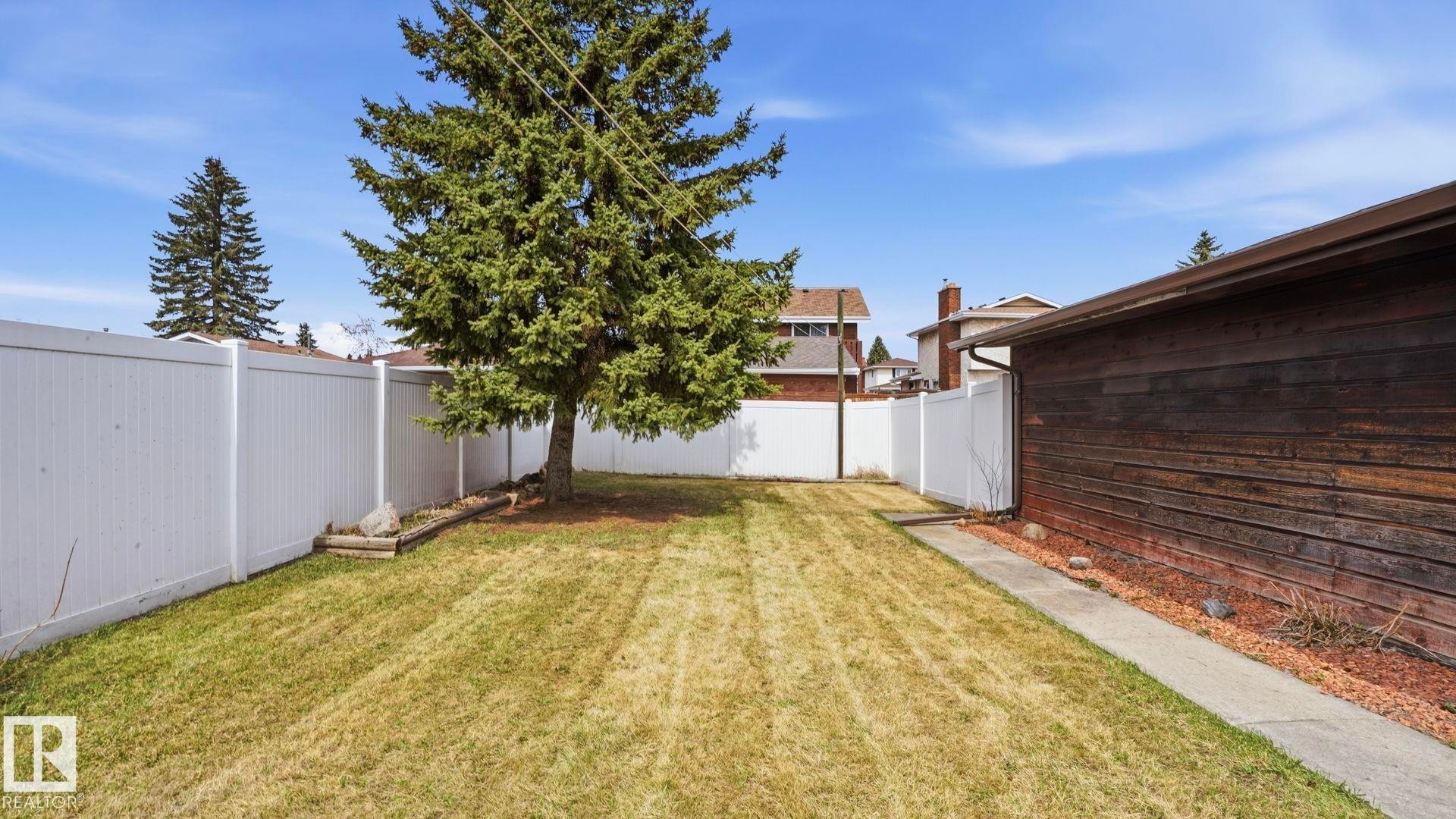 9834 167A Avenue, Edmonton, AB - Outdoor