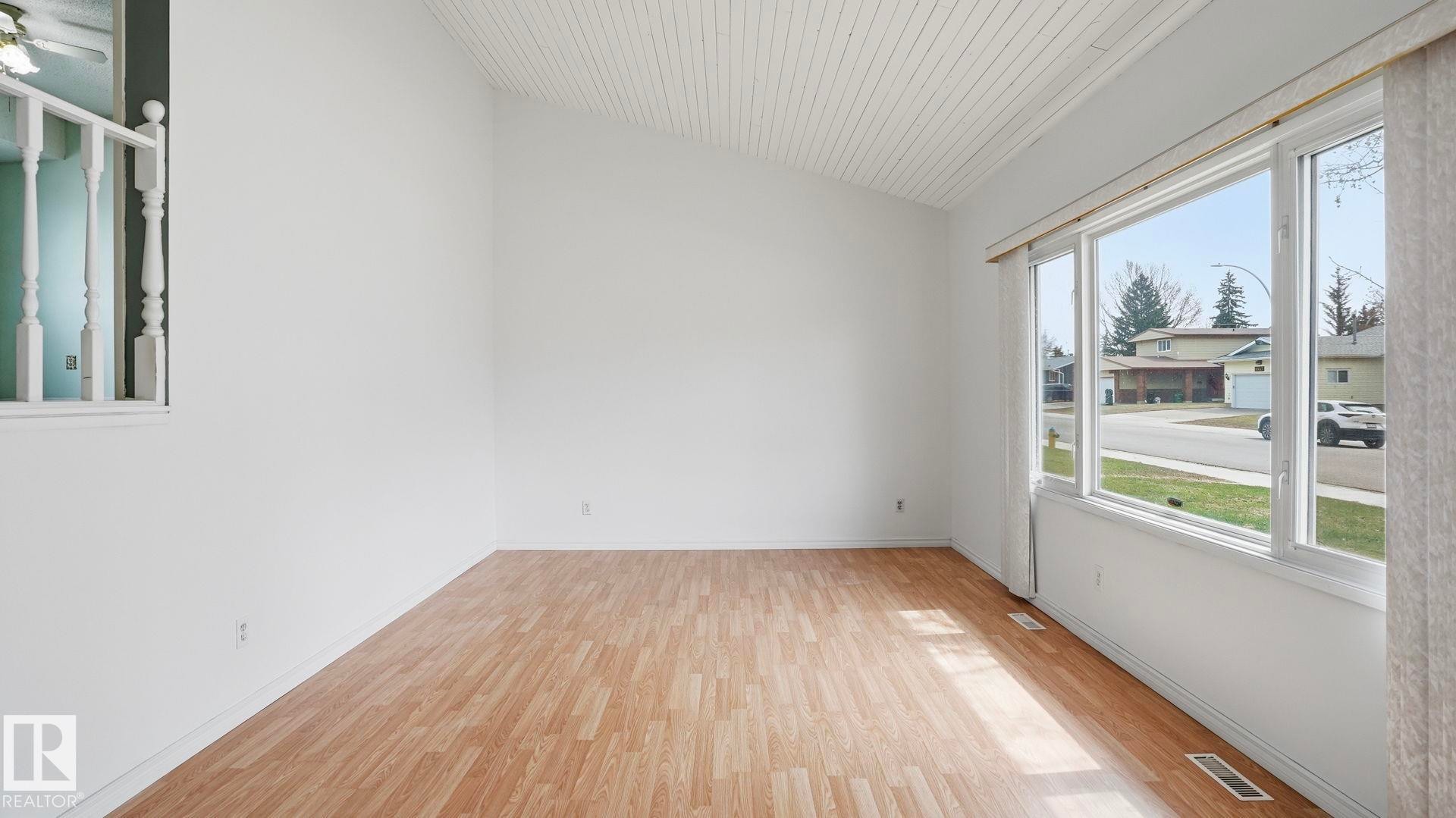 9834 167A Avenue, Edmonton, AB - Indoor Photo Showing Other Room