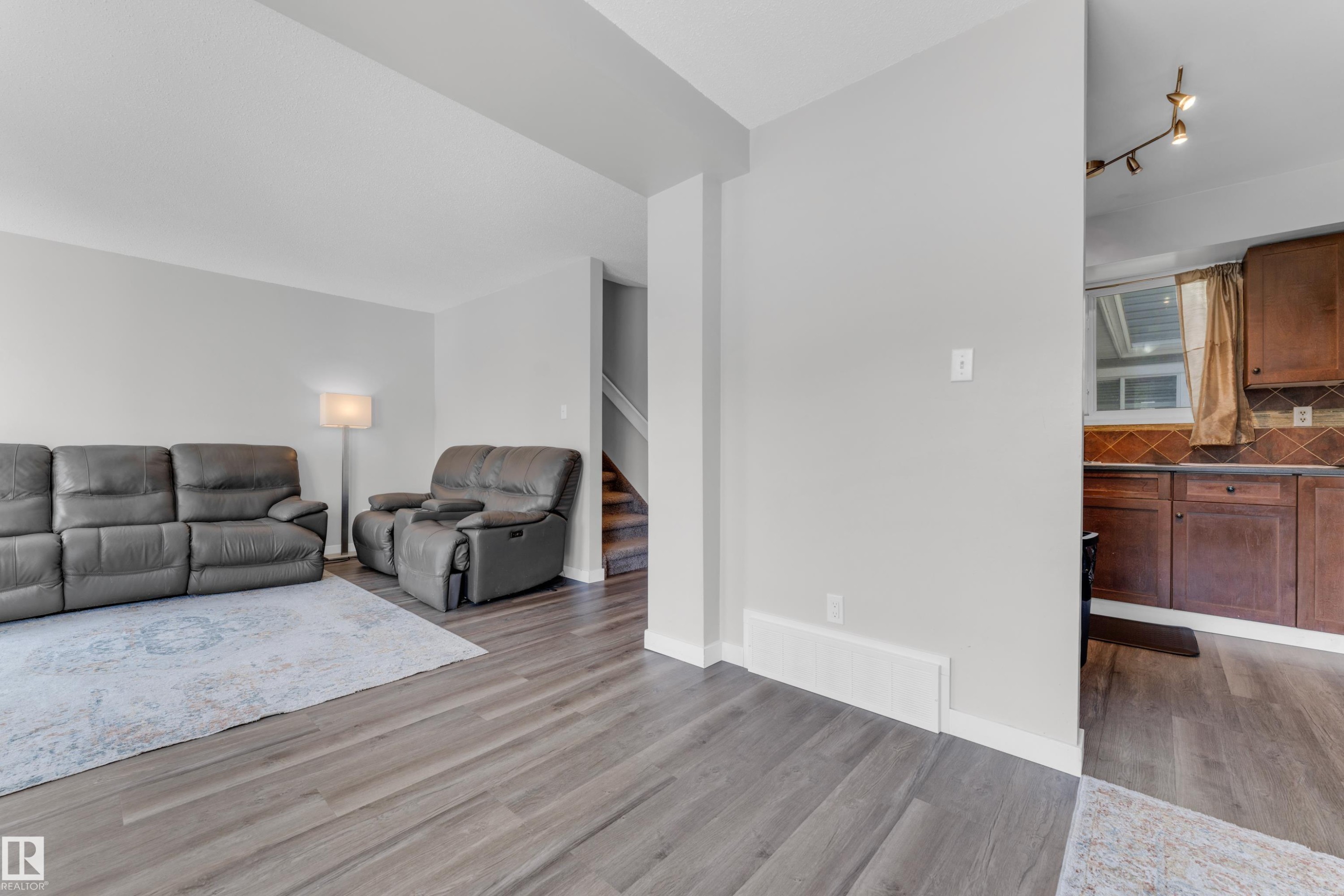 45 1820 56 Street, Edmonton, AB - Indoor Photo Showing Living Room