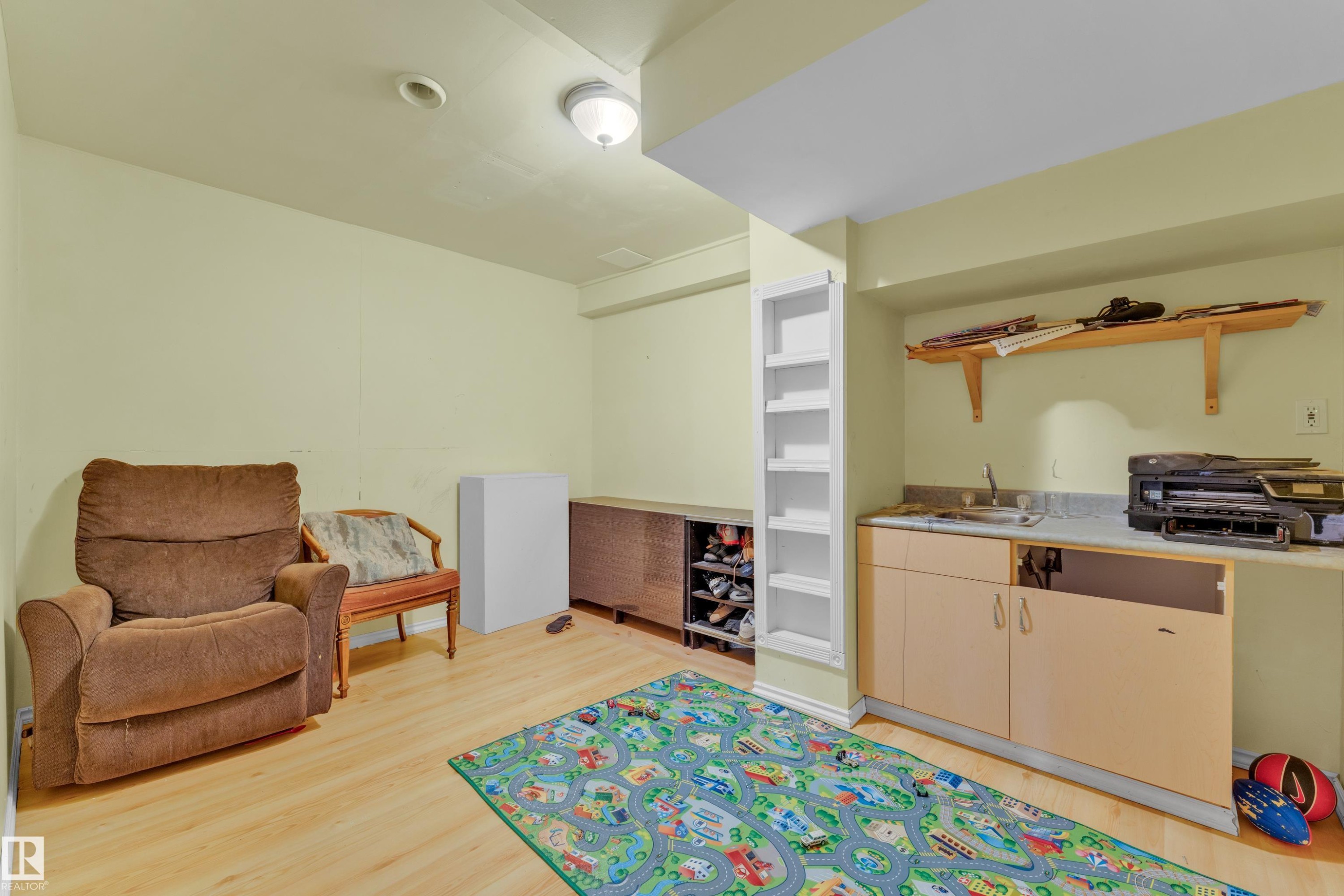45 1820 56 Street, Edmonton, AB - Indoor