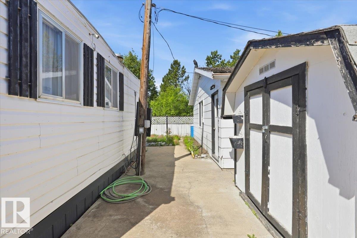 5108 44Ave, Calmar, AB