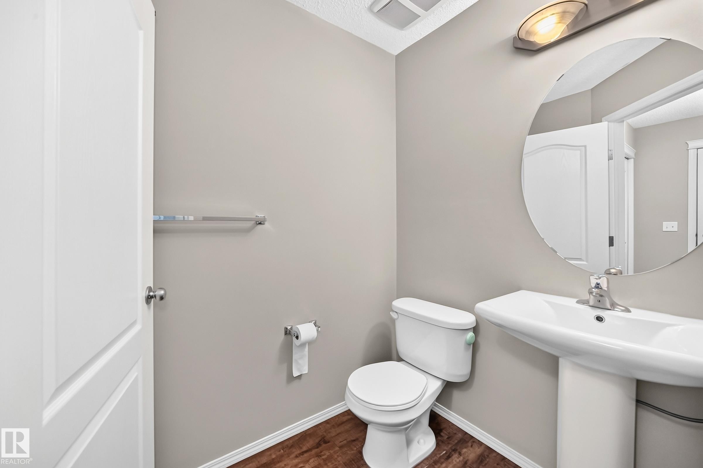 1806 Rutherford Road Sw, Edmonton, AB - Indoor Photo Showing Bathroom