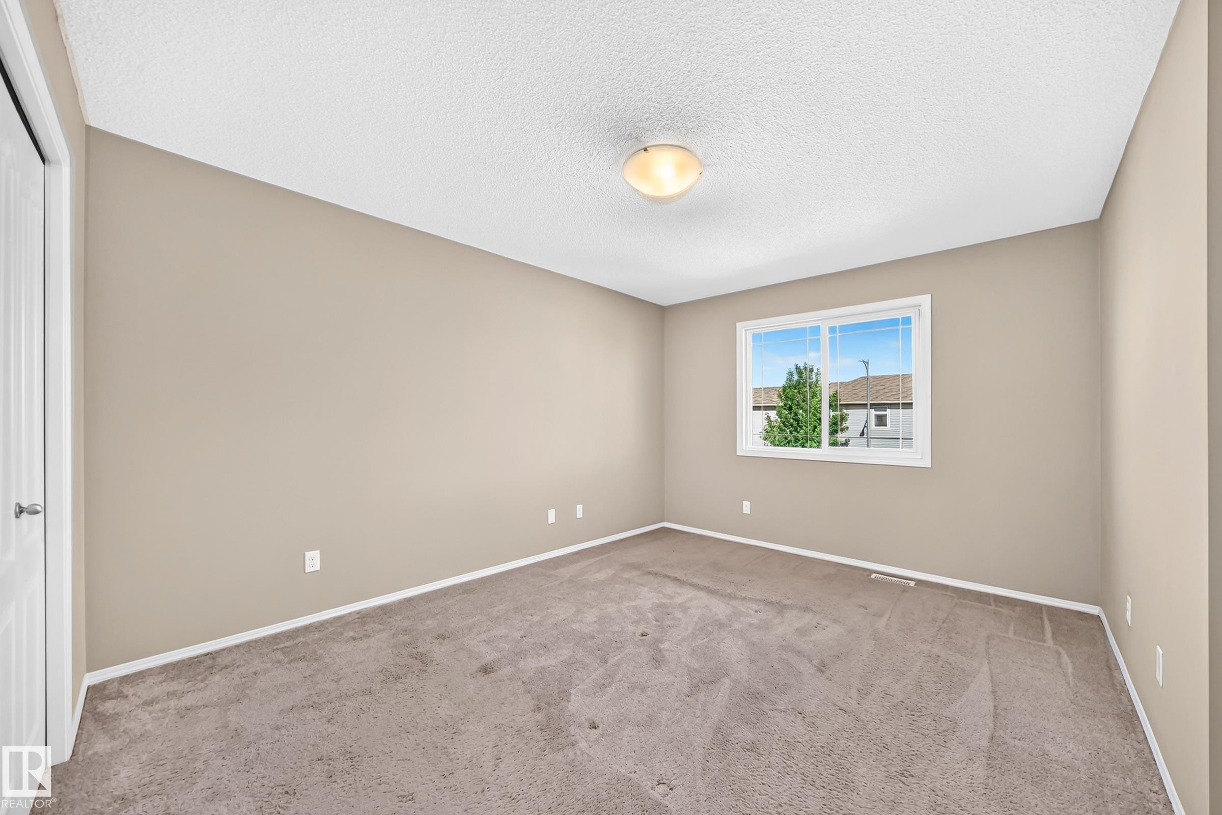 1806 Rutherford Road Sw, Edmonton, AB - Indoor Photo Showing Other Room