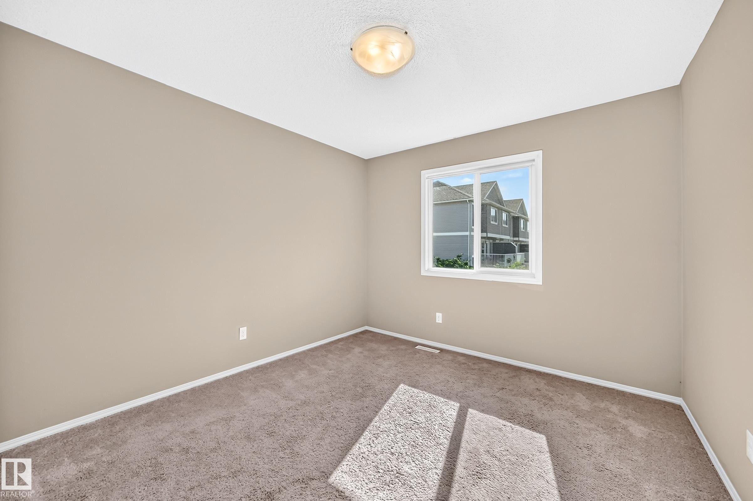 1806 Rutherford Road Sw, Edmonton, AB - Indoor Photo Showing Other Room