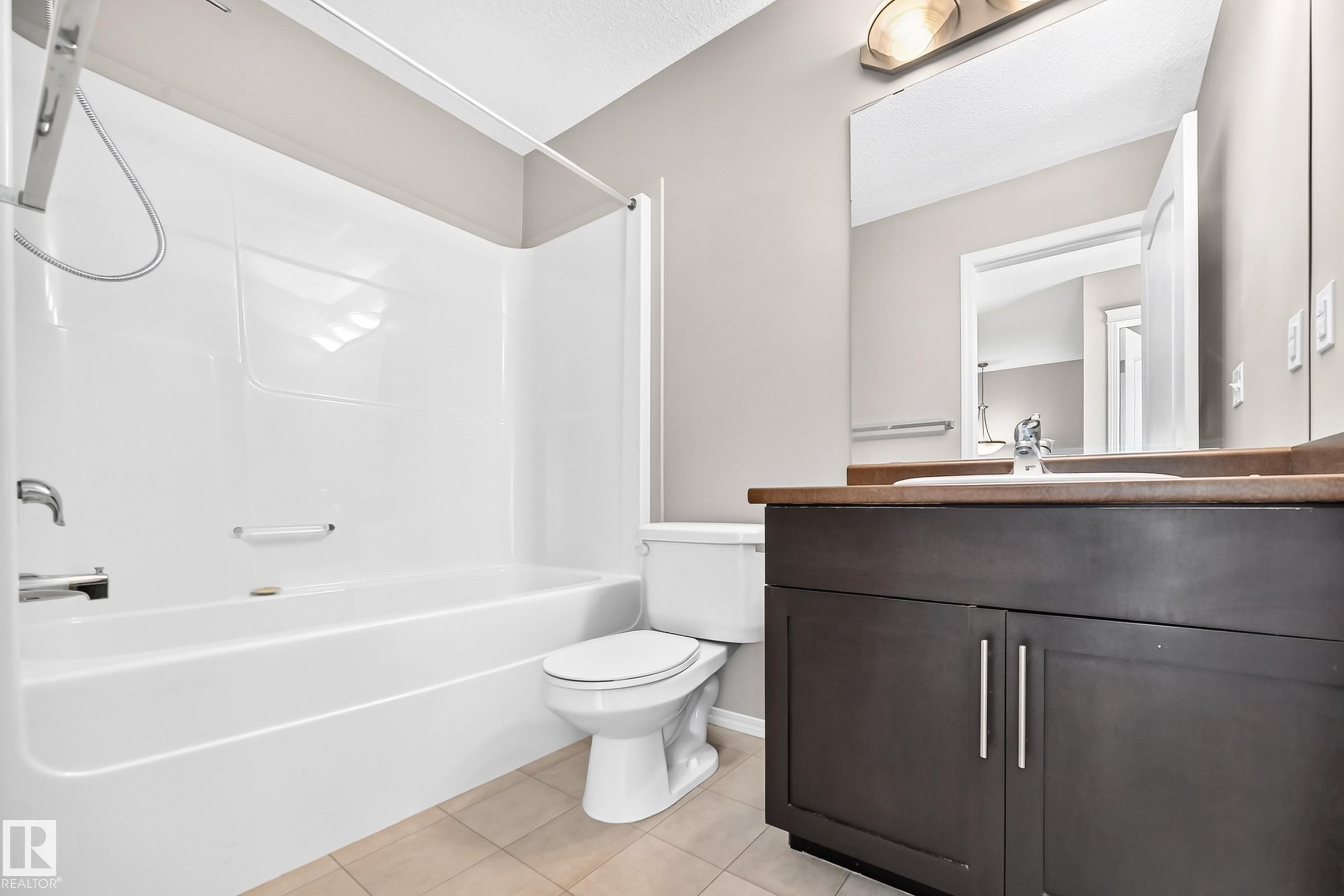 1806 Rutherford Road Sw, Edmonton, AB - Indoor Photo Showing Bathroom