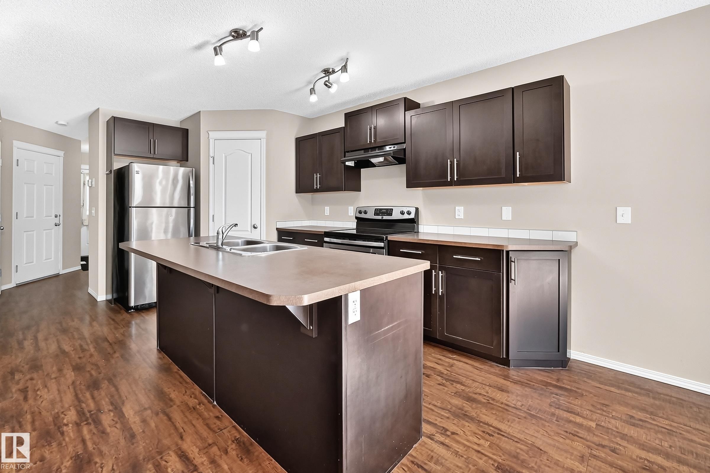 1806 Rutherford Road Sw, Edmonton, AB - Indoor Photo Showing Kitchen With Double Sink