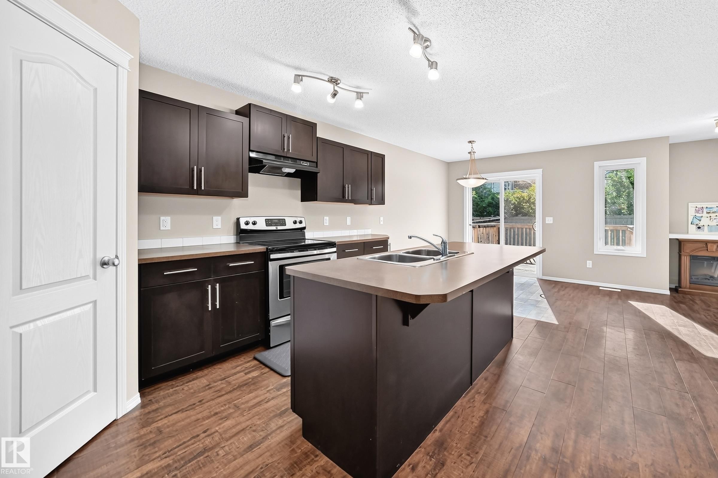 1806 Rutherford Road Sw, Edmonton, AB - Indoor Photo Showing Kitchen With Double Sink