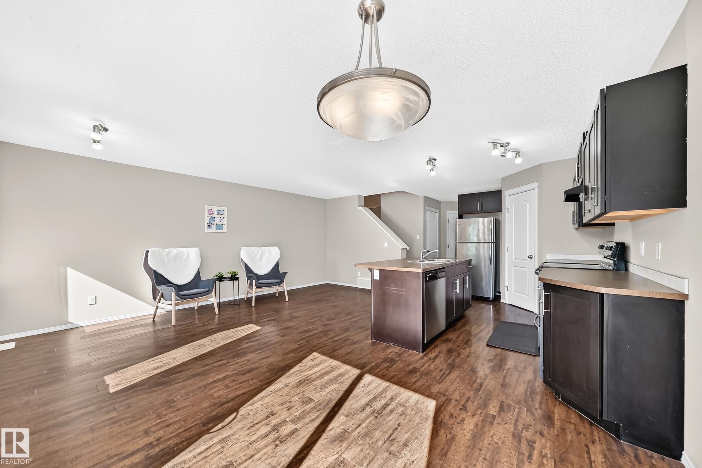 1806 Rutherford Road Sw, Edmonton, AB - Indoor Photo Showing Kitchen
