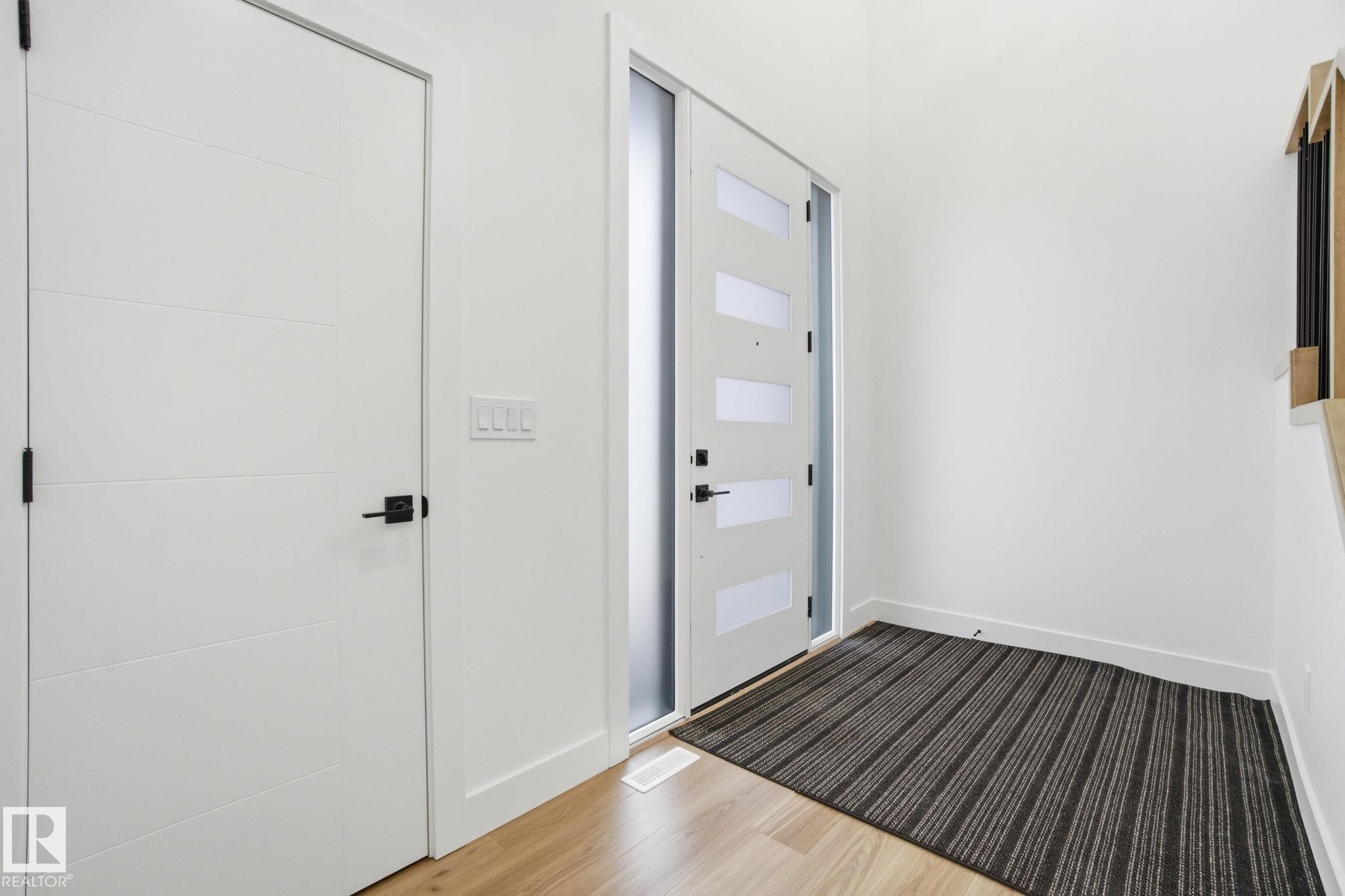 7603 92 Avenue Nw, Edmonton, AB - Indoor Photo Showing Other Room