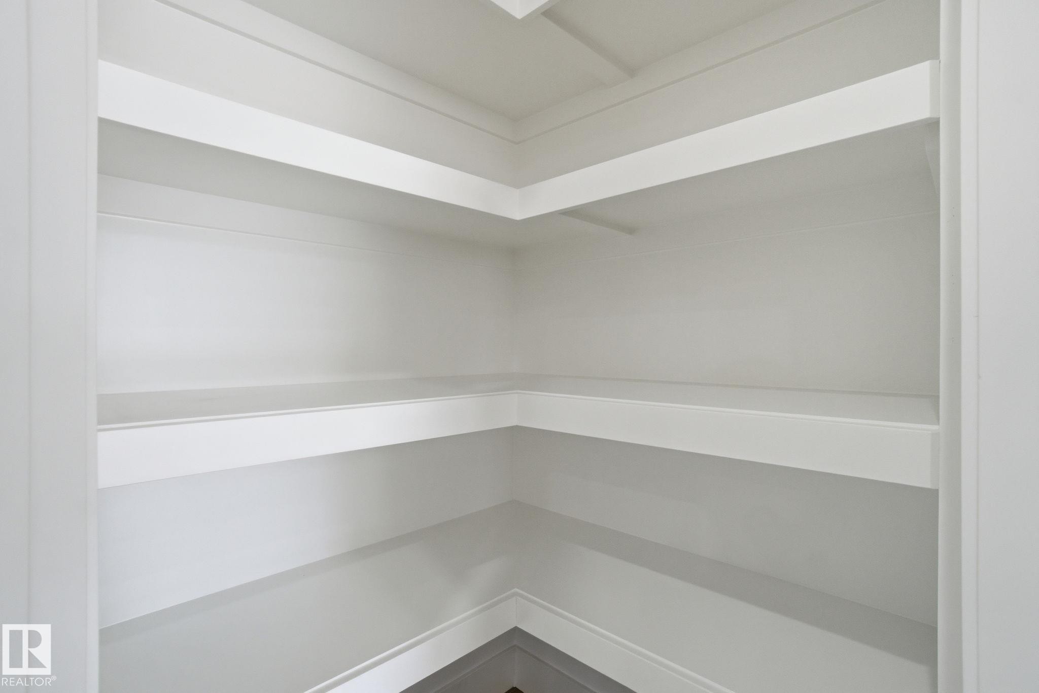 7603 92 Avenue Nw, Edmonton, AB - Indoor