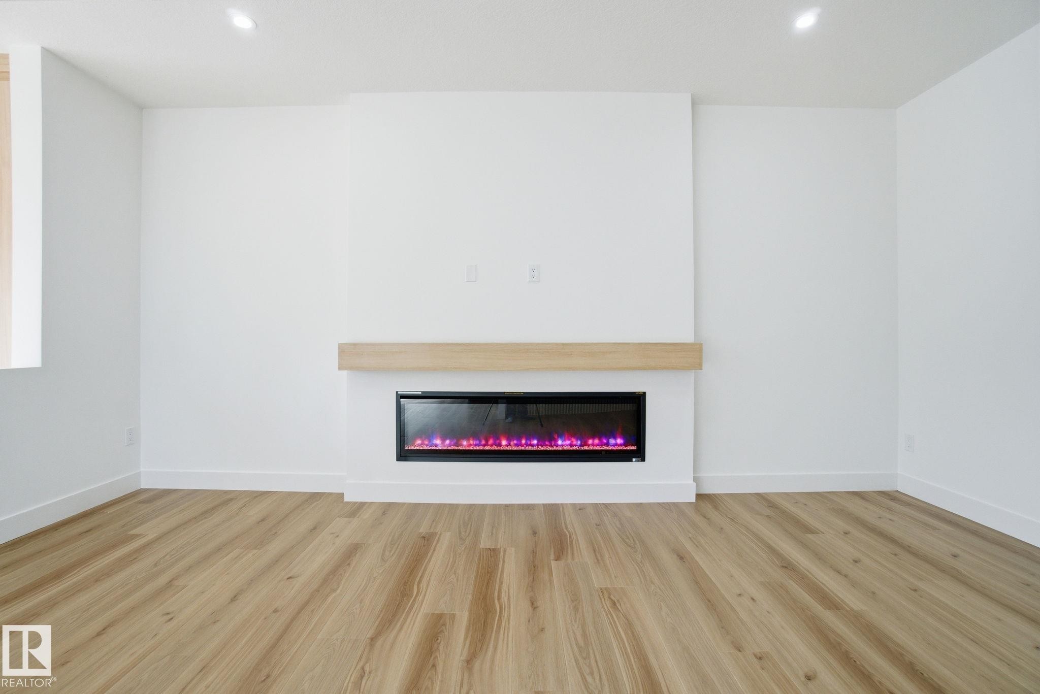 7603 92 Avenue Nw, Edmonton, AB - Indoor With Fireplace
