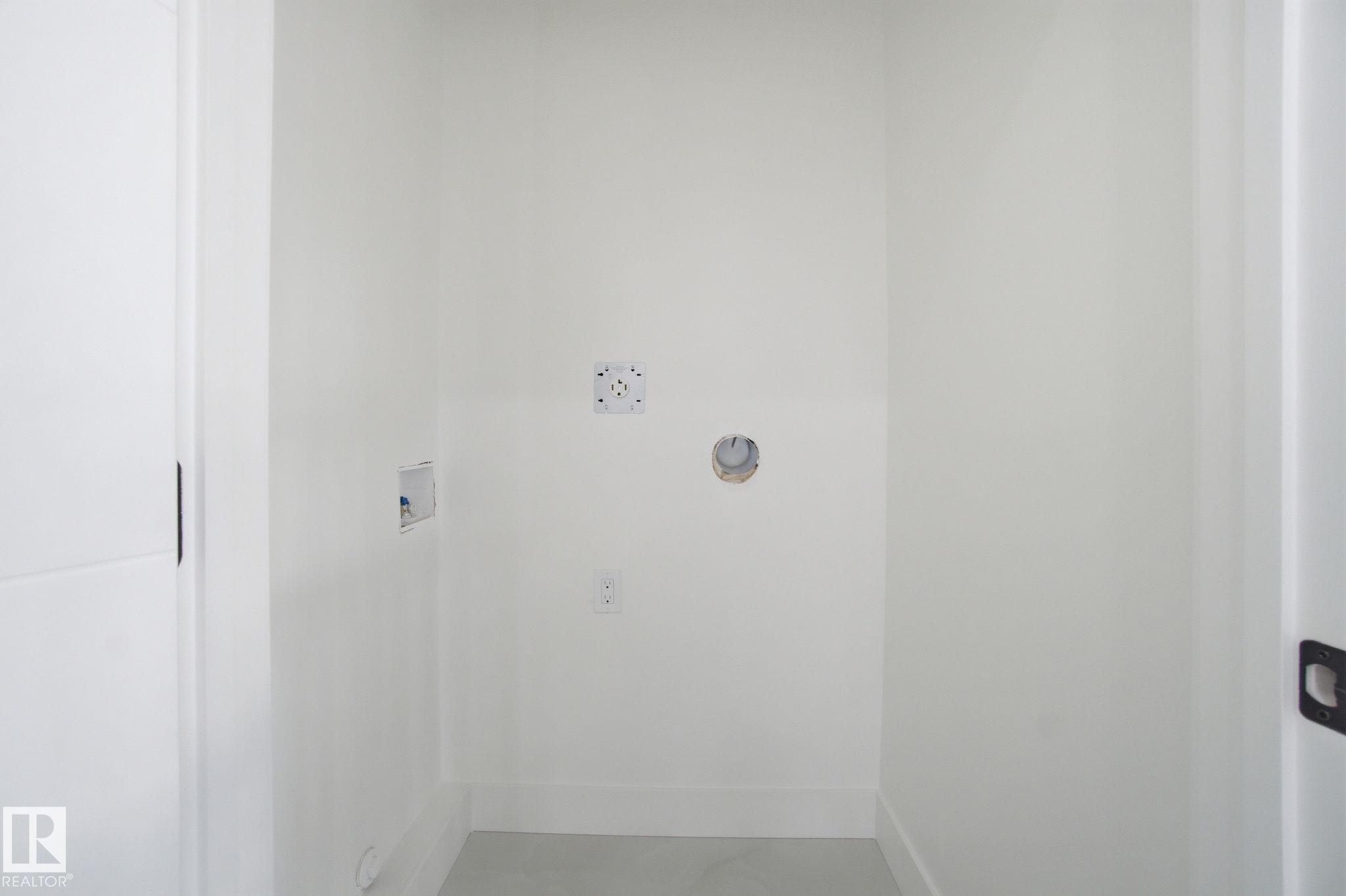 7603 92 Avenue Nw, Edmonton, AB - Indoor Photo Showing Other Room