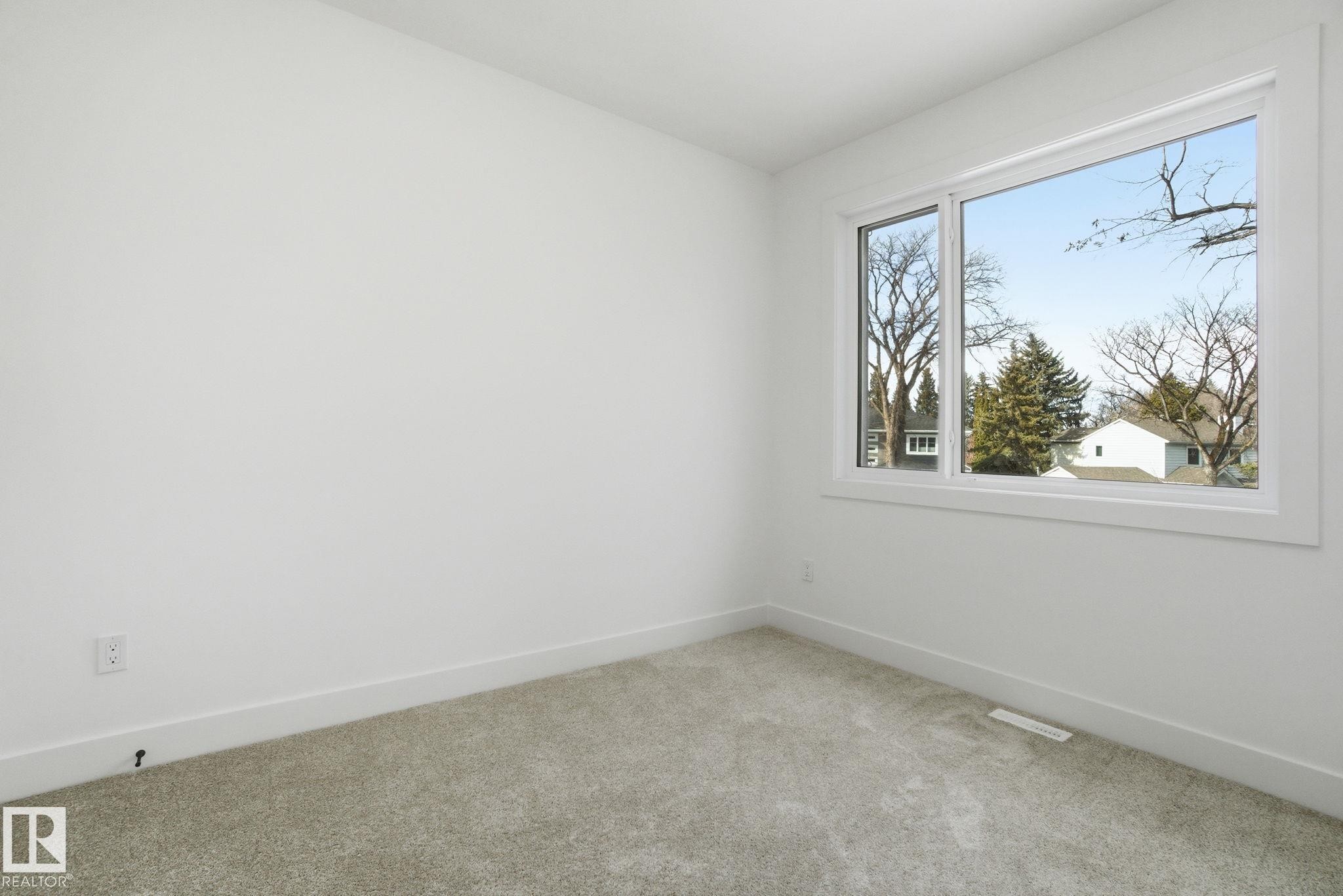7603 92 Avenue Nw, Edmonton, AB - Indoor Photo Showing Other Room