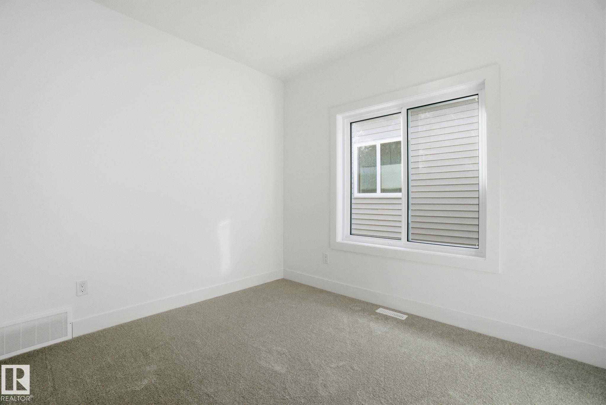 7603 92 Avenue Nw, Edmonton, AB - Indoor Photo Showing Other Room