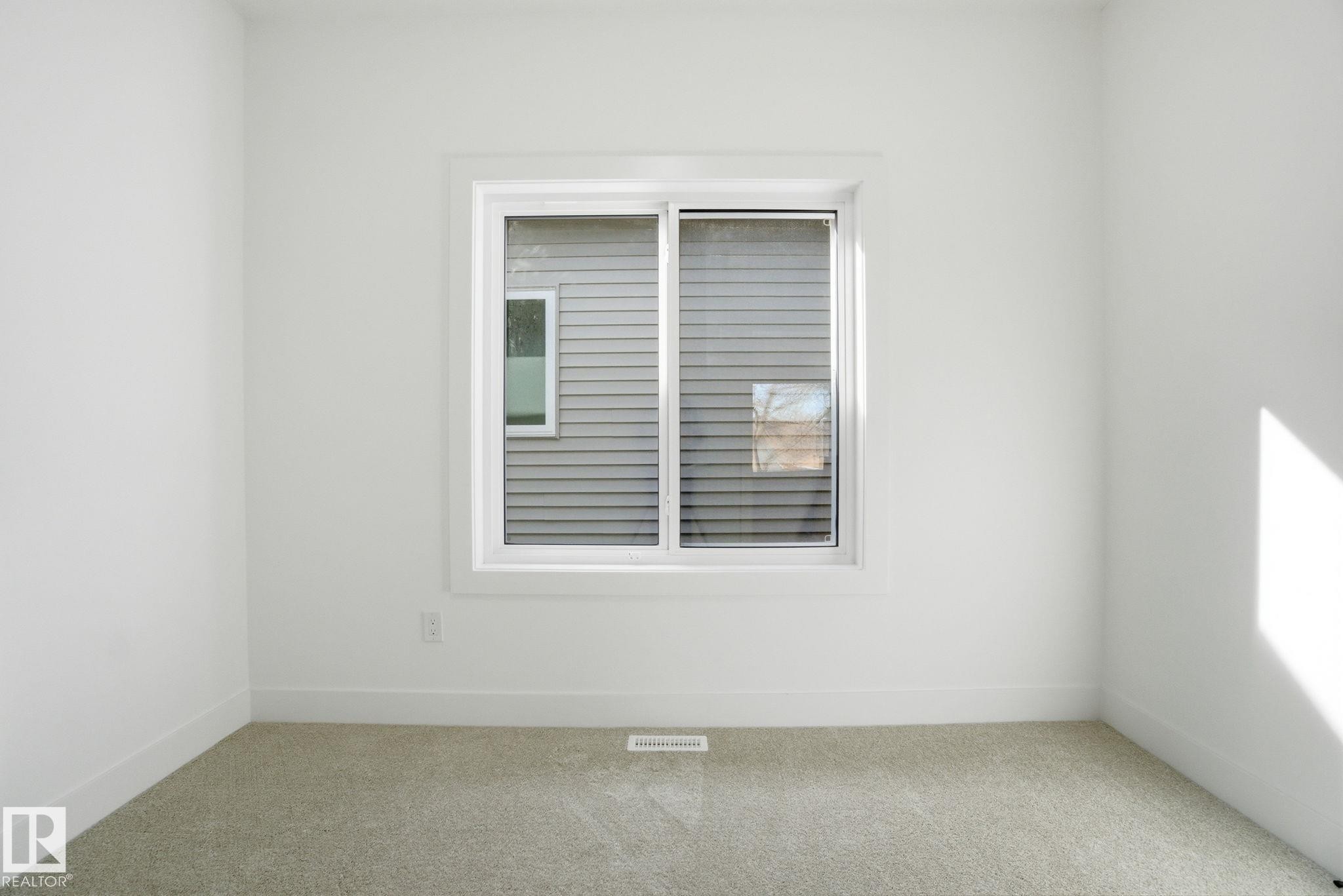 7603 92 Avenue Nw, Edmonton, AB - Indoor Photo Showing Other Room