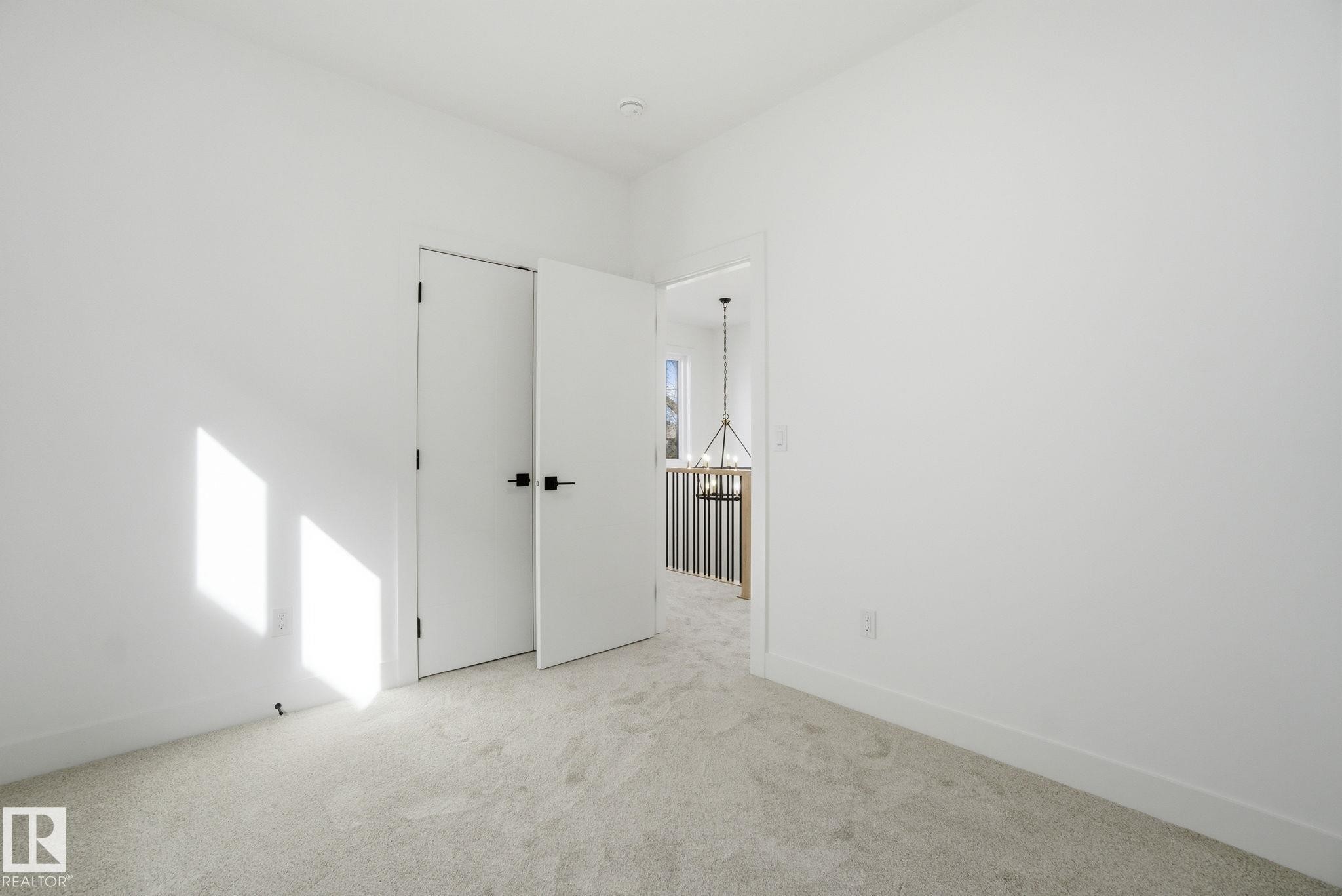 7603 92 Avenue Nw, Edmonton, AB - Indoor Photo Showing Other Room