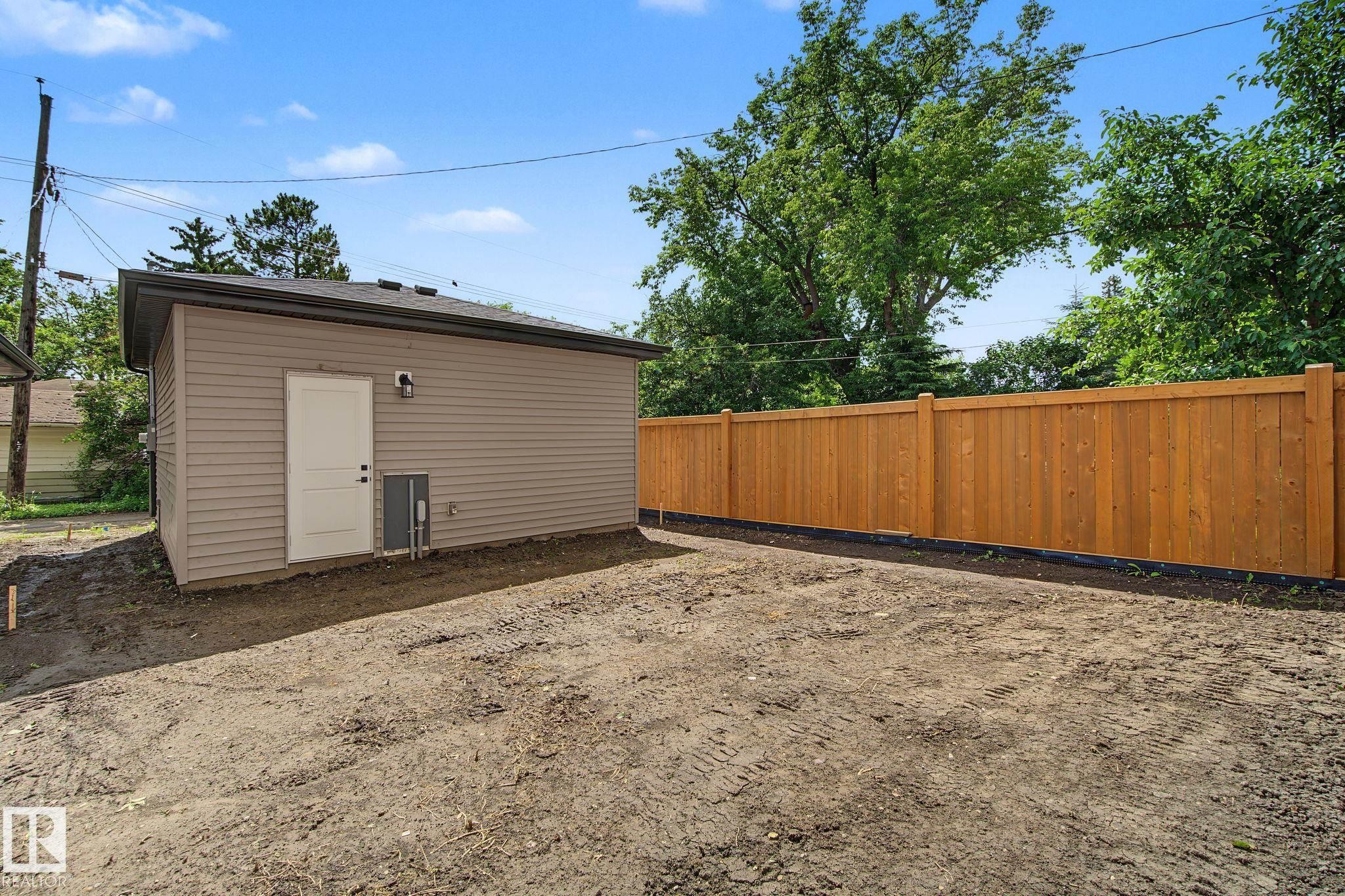7605 92 Avenue, Edmonton, AB