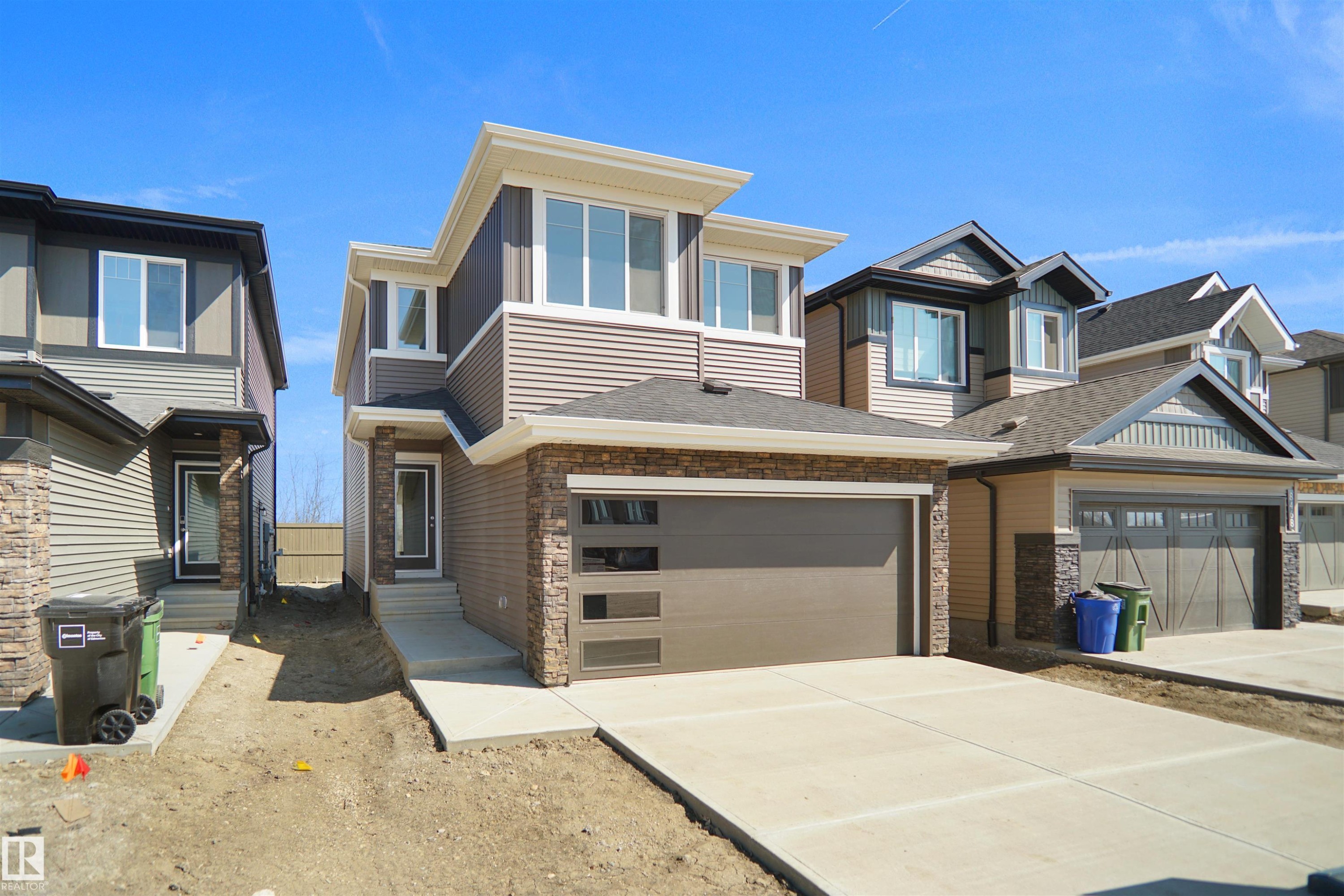 8504 183 Avenue Nw, Edmonton, AB - Outdoor With Facade