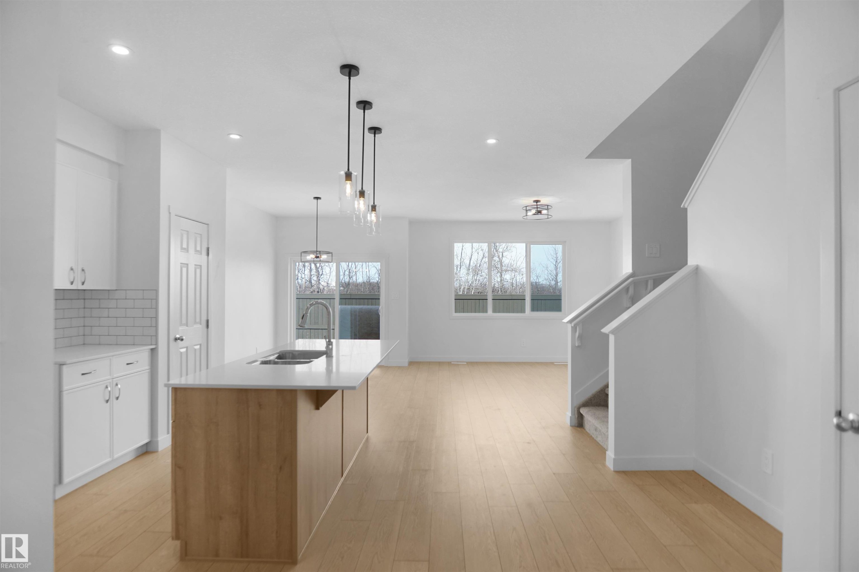 8504 183 Avenue Nw, Edmonton, AB - Indoor Photo Showing Kitchen With Upgraded Kitchen