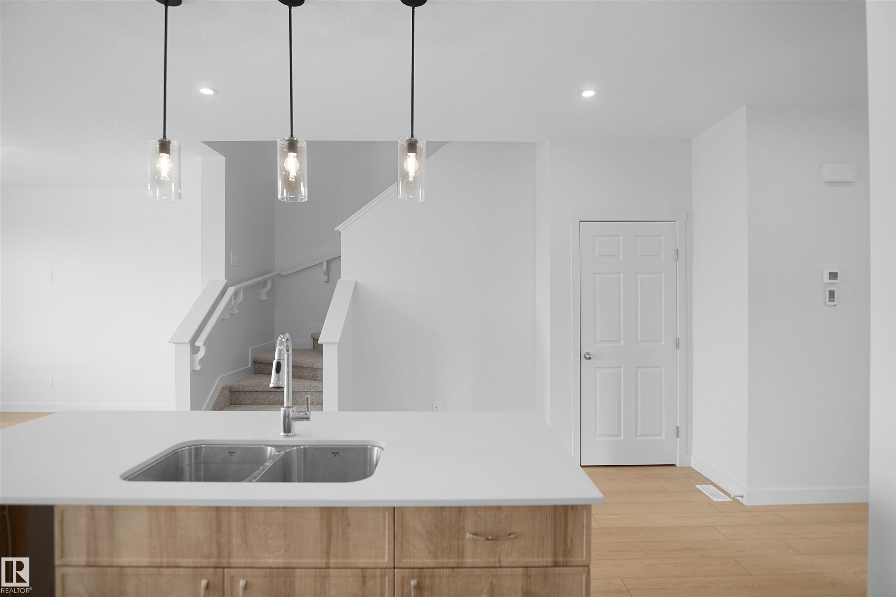 8504 183 Avenue Nw, Edmonton, AB - Indoor Photo Showing Kitchen With Double Sink