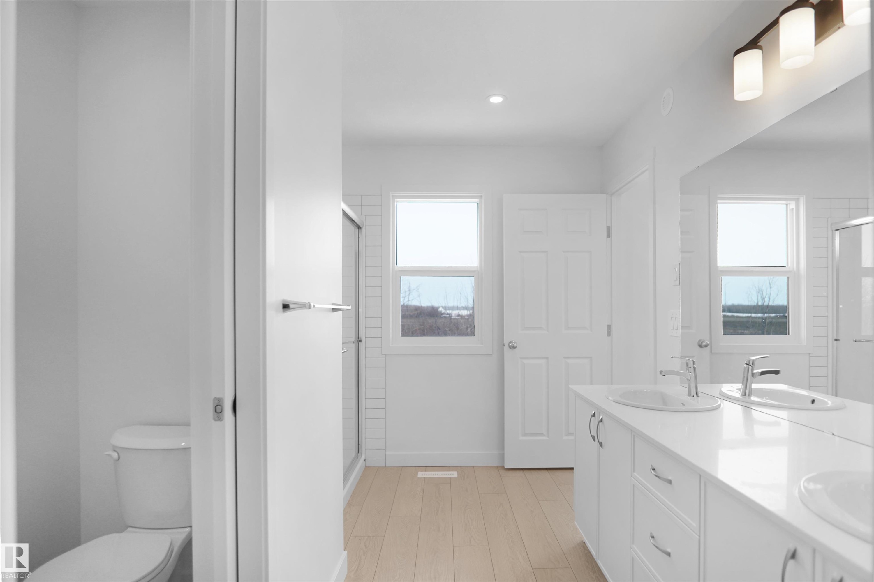 8504 183 Avenue Nw, Edmonton, AB - Indoor Photo Showing Bathroom