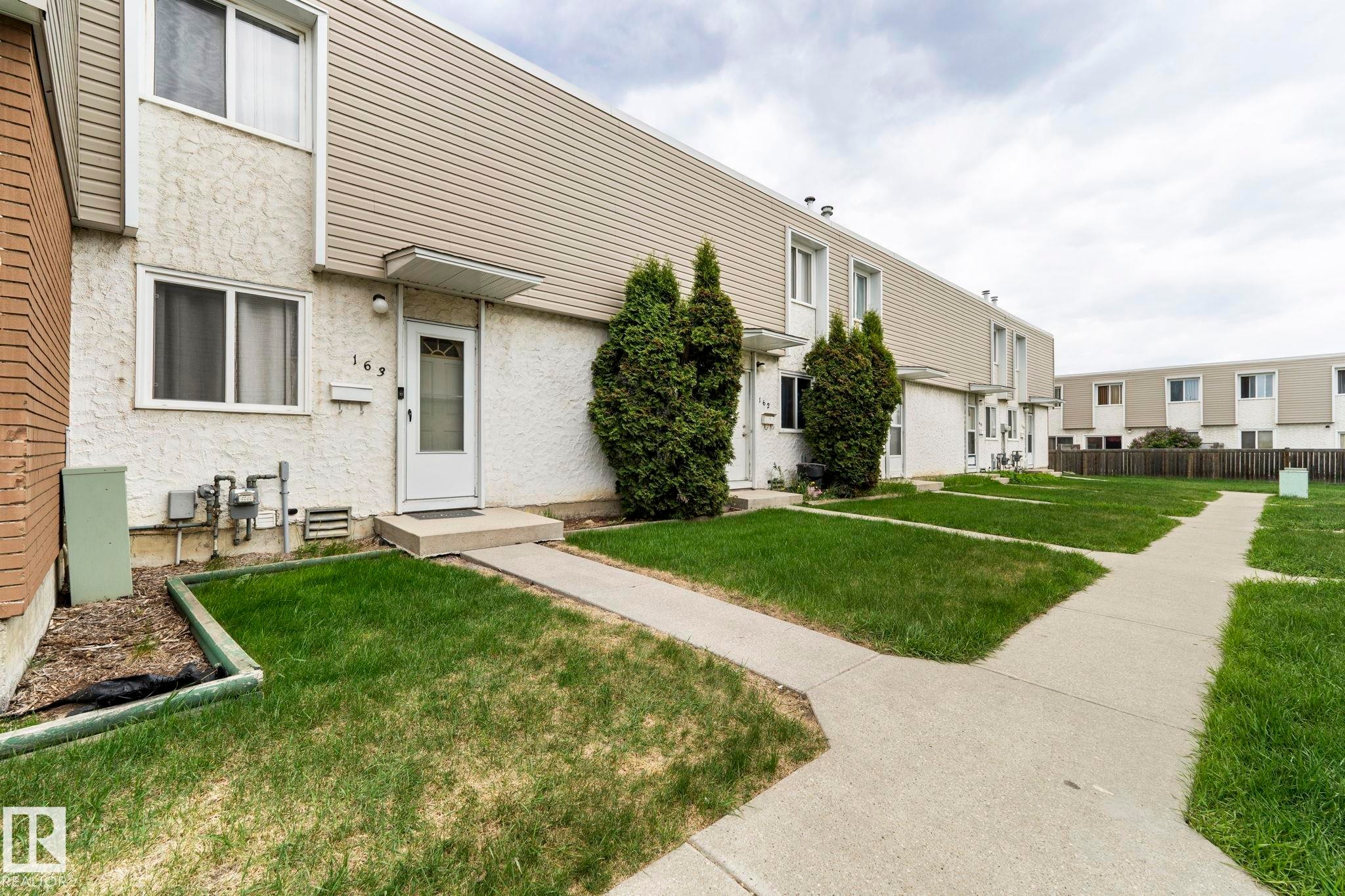 163 Cornell Crest, Edmonton, AB - Outdoor
