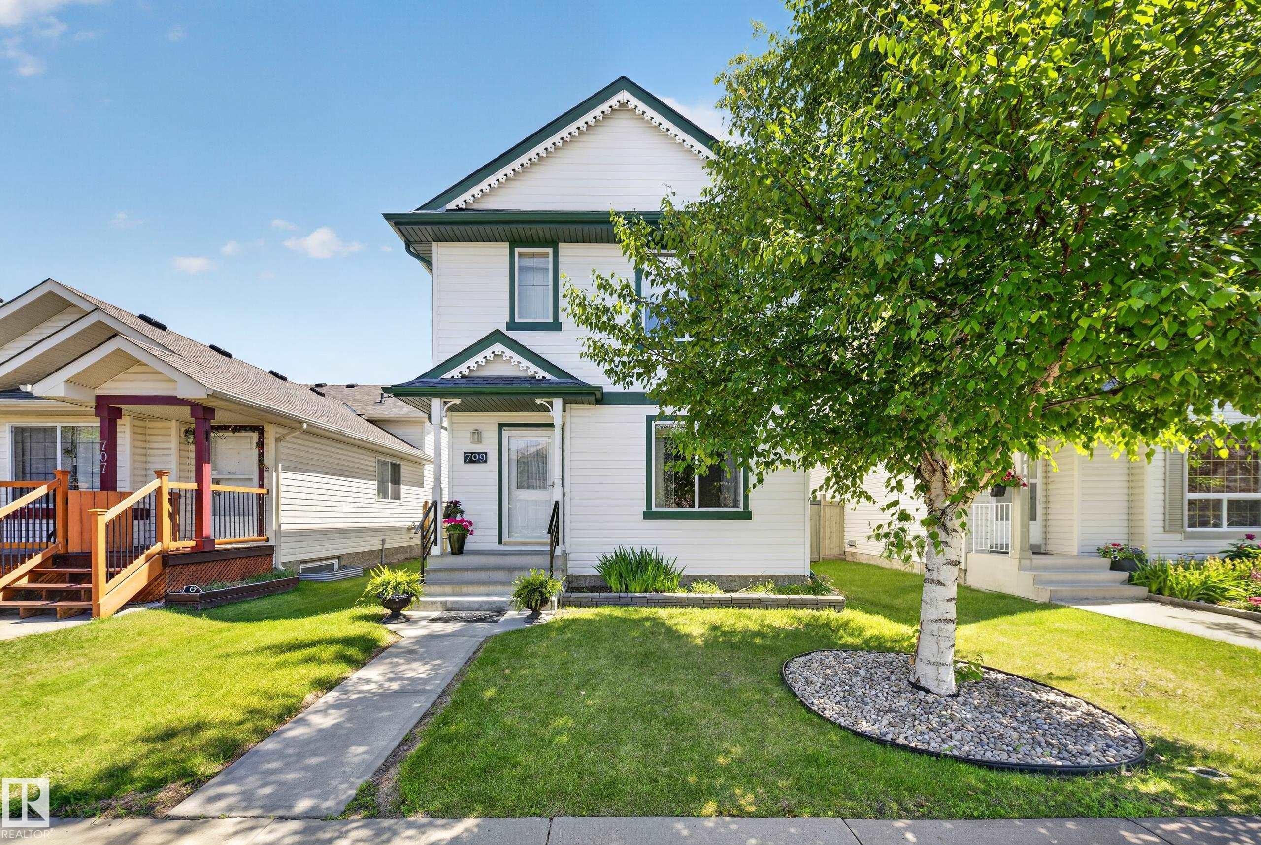 709 83 St Sw, Edmonton, AB - Outdoor With Facade