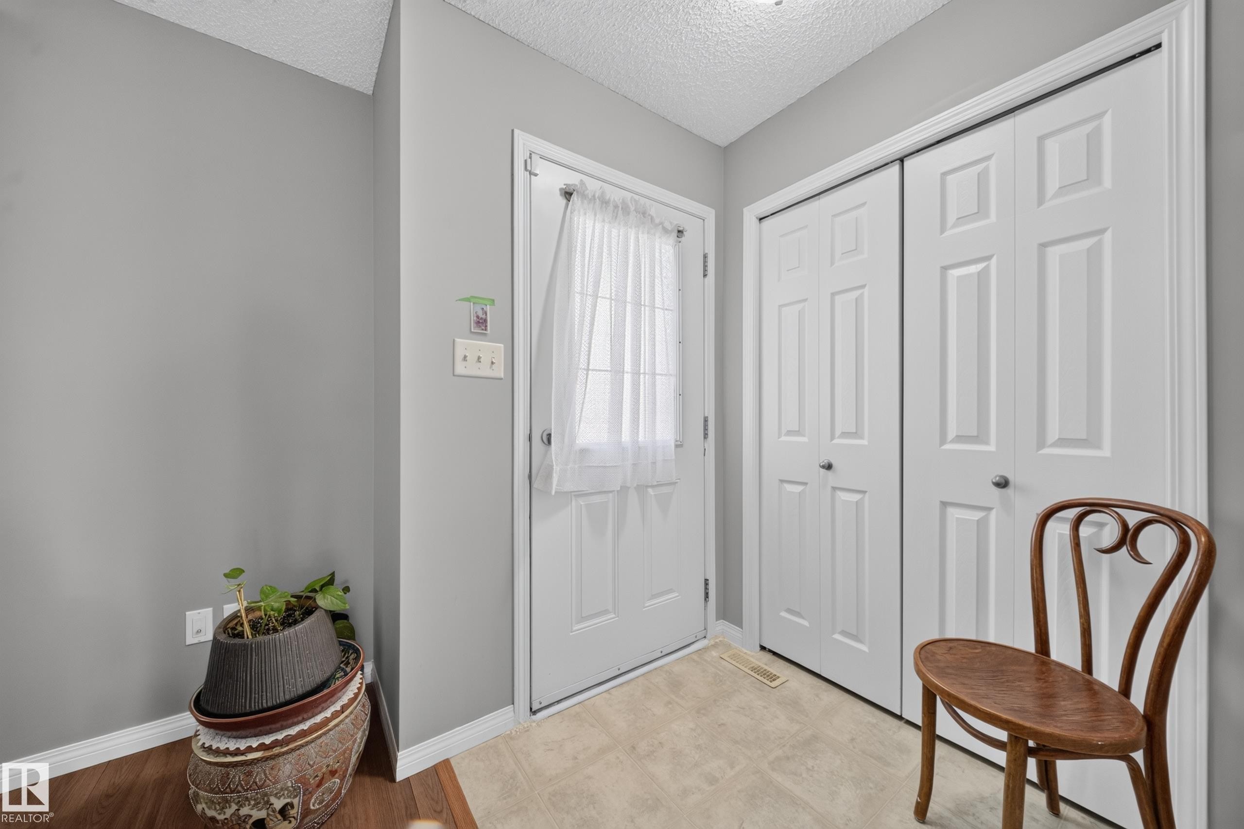709 83 St Sw, Edmonton, AB - Indoor Photo Showing Other Room
