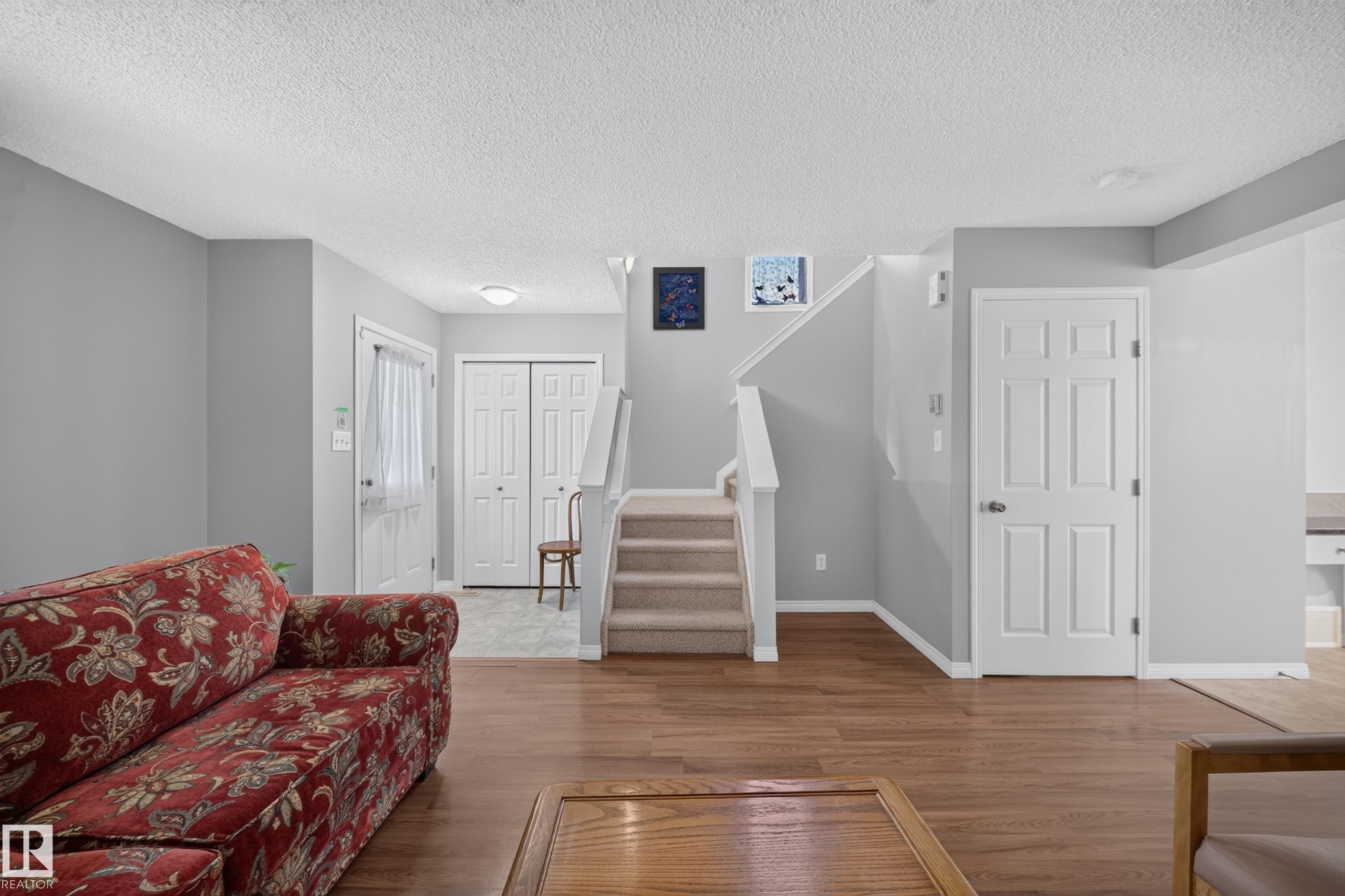 709 83 St Sw, Edmonton, AB - Indoor