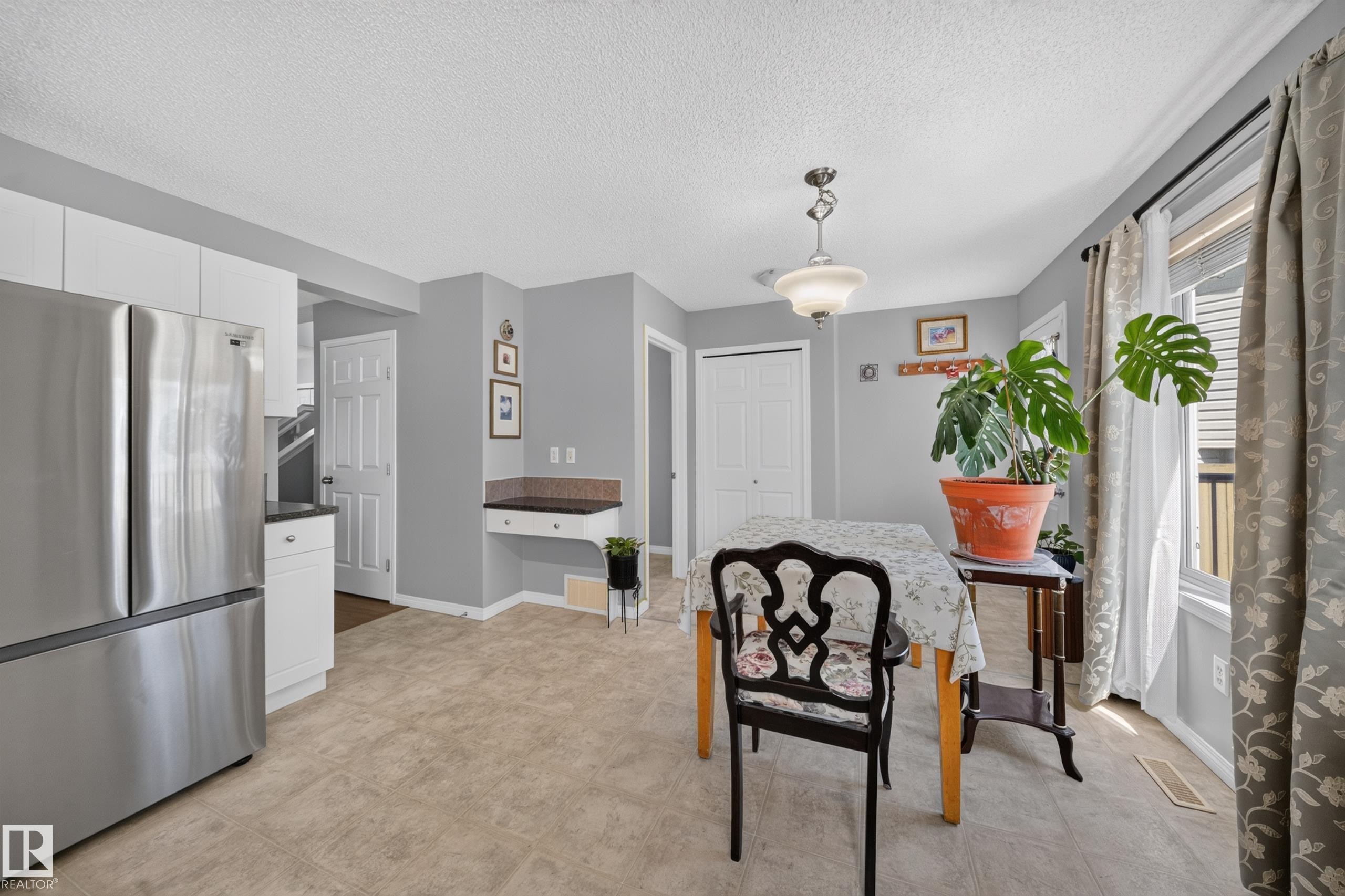 709 83 St Sw, Edmonton, AB - Indoor
