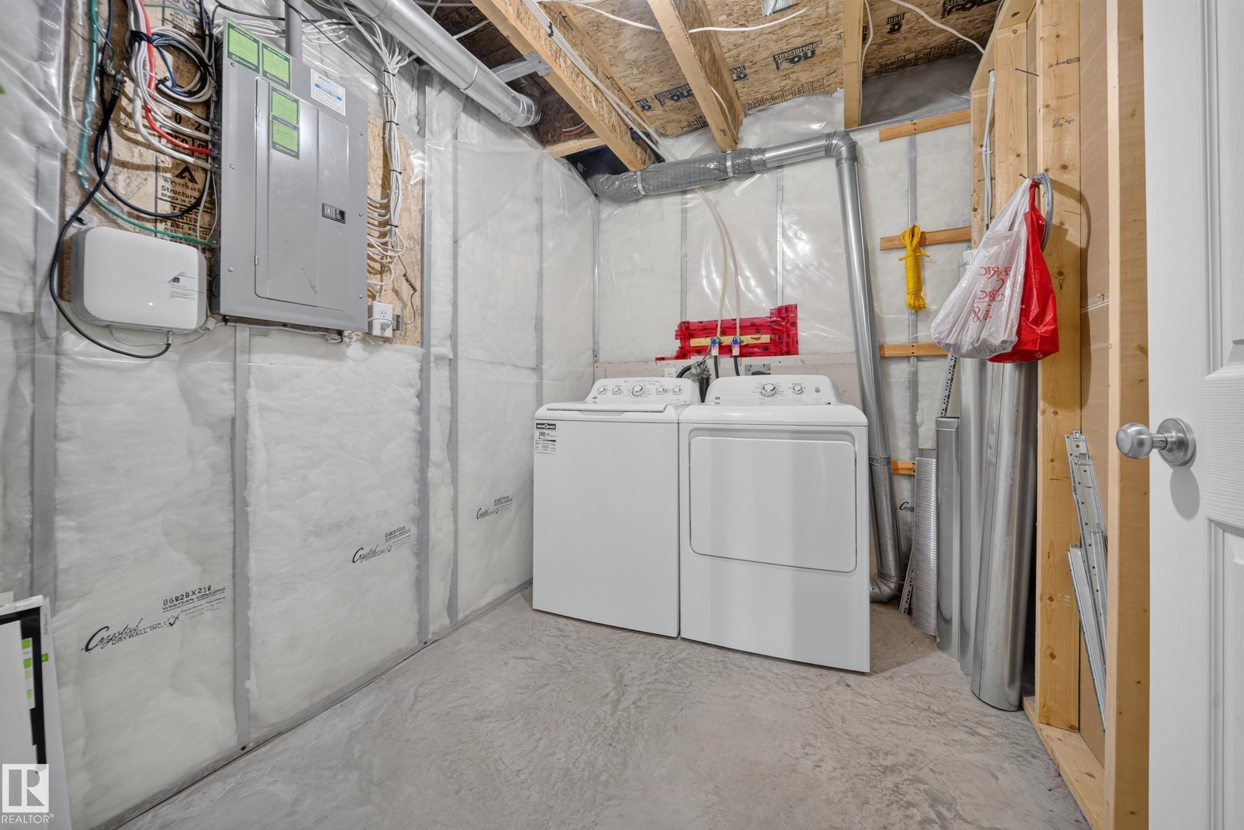 709 83 St Sw, Edmonton, AB - Indoor Photo Showing Laundry Room